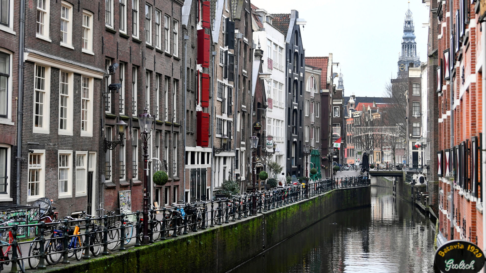 Eine Straße entlang einer Gracht in der niederländischen Hauptstadt Amsterdam. | REUTERS