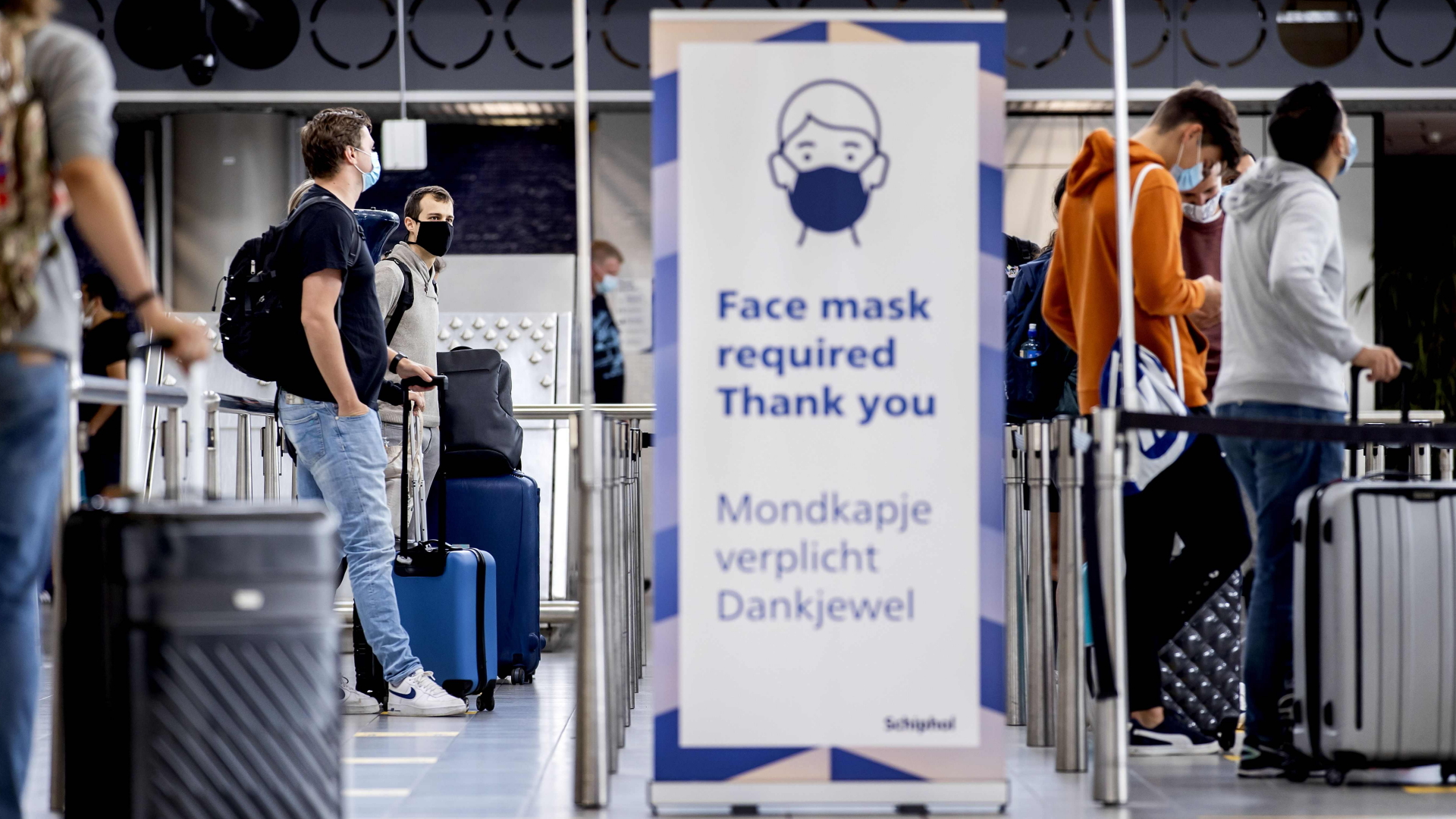 Passagiere am Flughafen Schiphol in Amsterdam | AFP