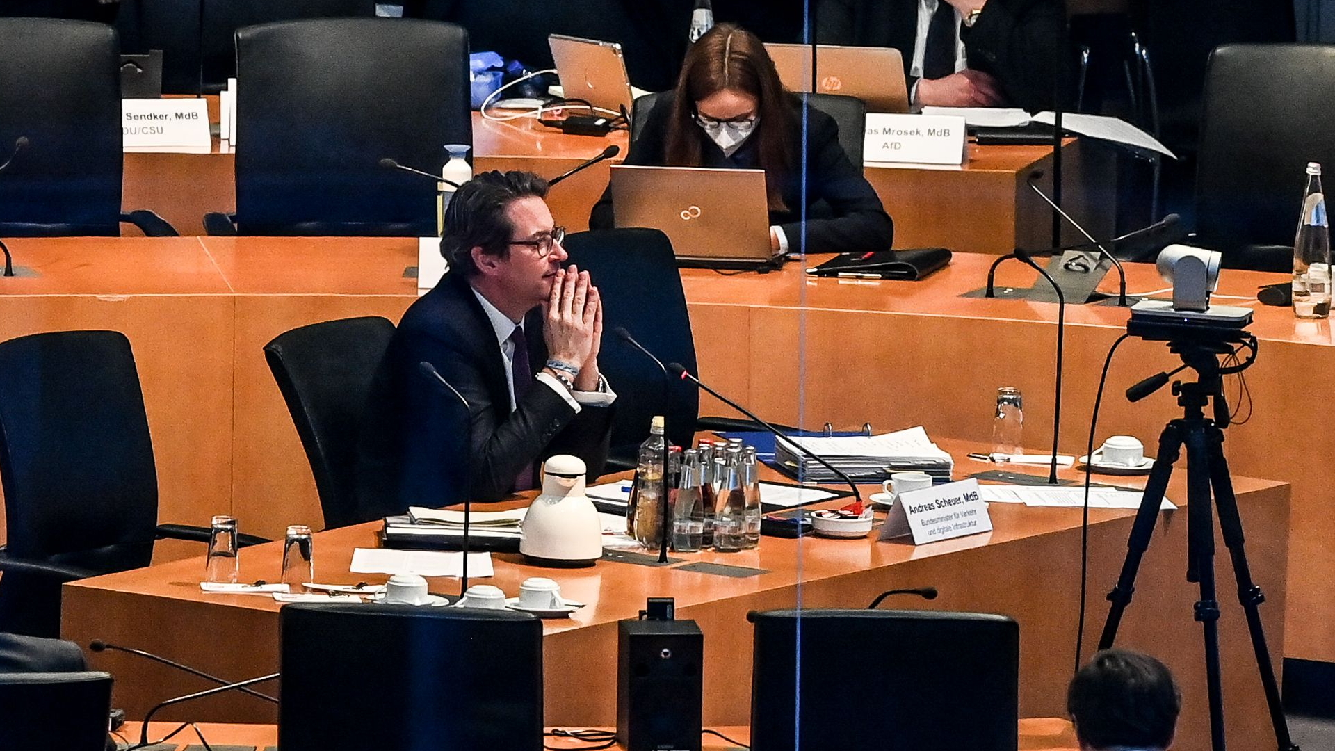 Verkehrsminister Andreas Scheuer sitzt als Zeuge im Untersuchungsausschuss zur Pkw-Maut. | FILIP SINGER/EPA-EFE/Shutterstoc