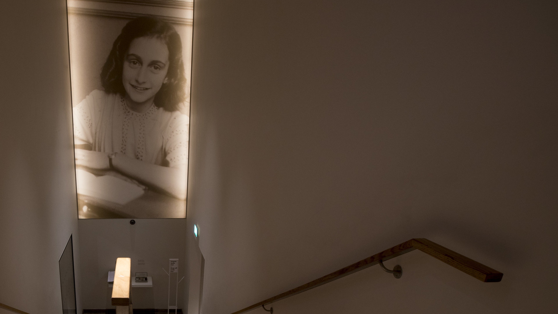 Foto von Anne Frank im Museum in Amsterdam | AP
