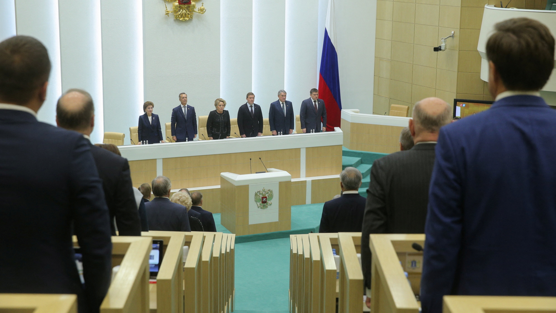 Mitglieder des Russischen Föderationsrates in Moskau nehmen an einer Sitzung zur Ratifizierung von Gesetzen zur Annexion der ukrainischen Gebiete Donezk, Cherson, Luhansk und Saporischschja an Russland teil.