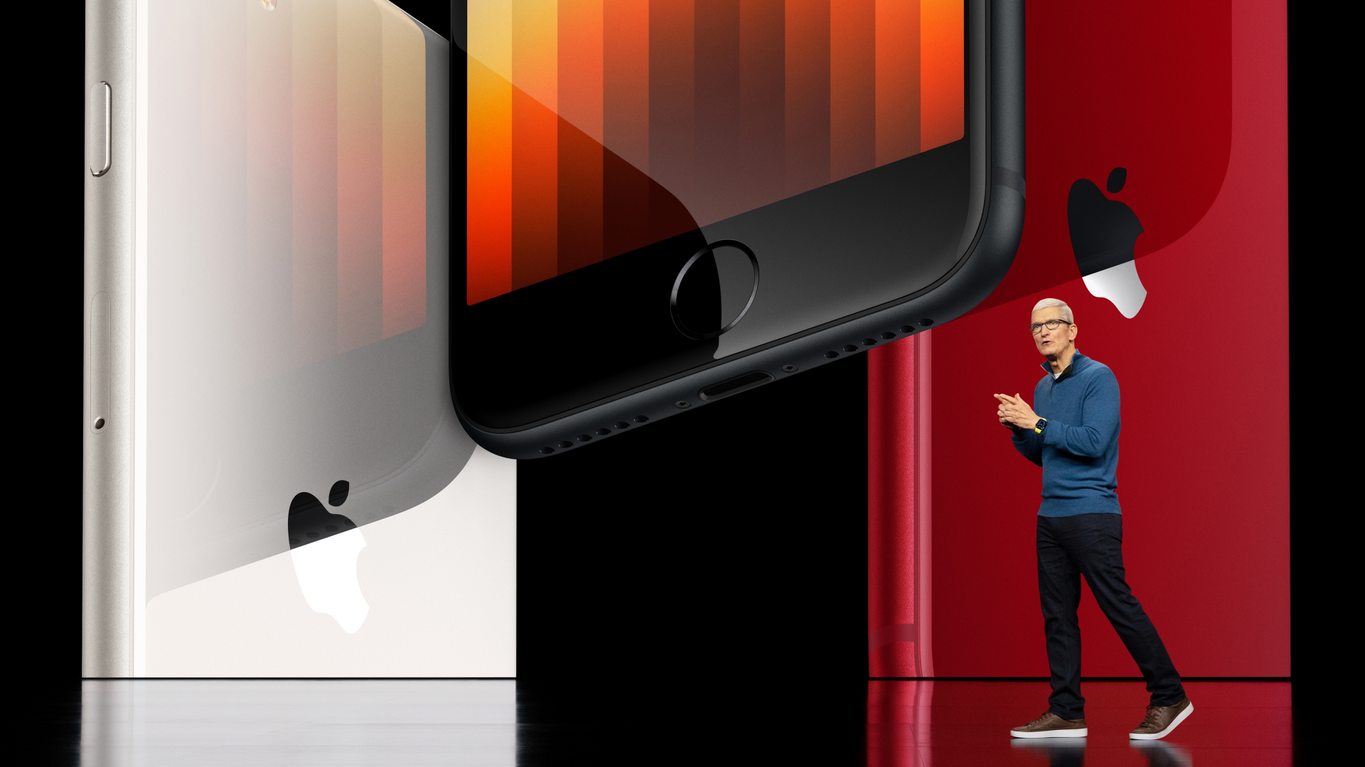 Apple-Chef Tim Cook präsentiert das neue iPhone SE | dpa