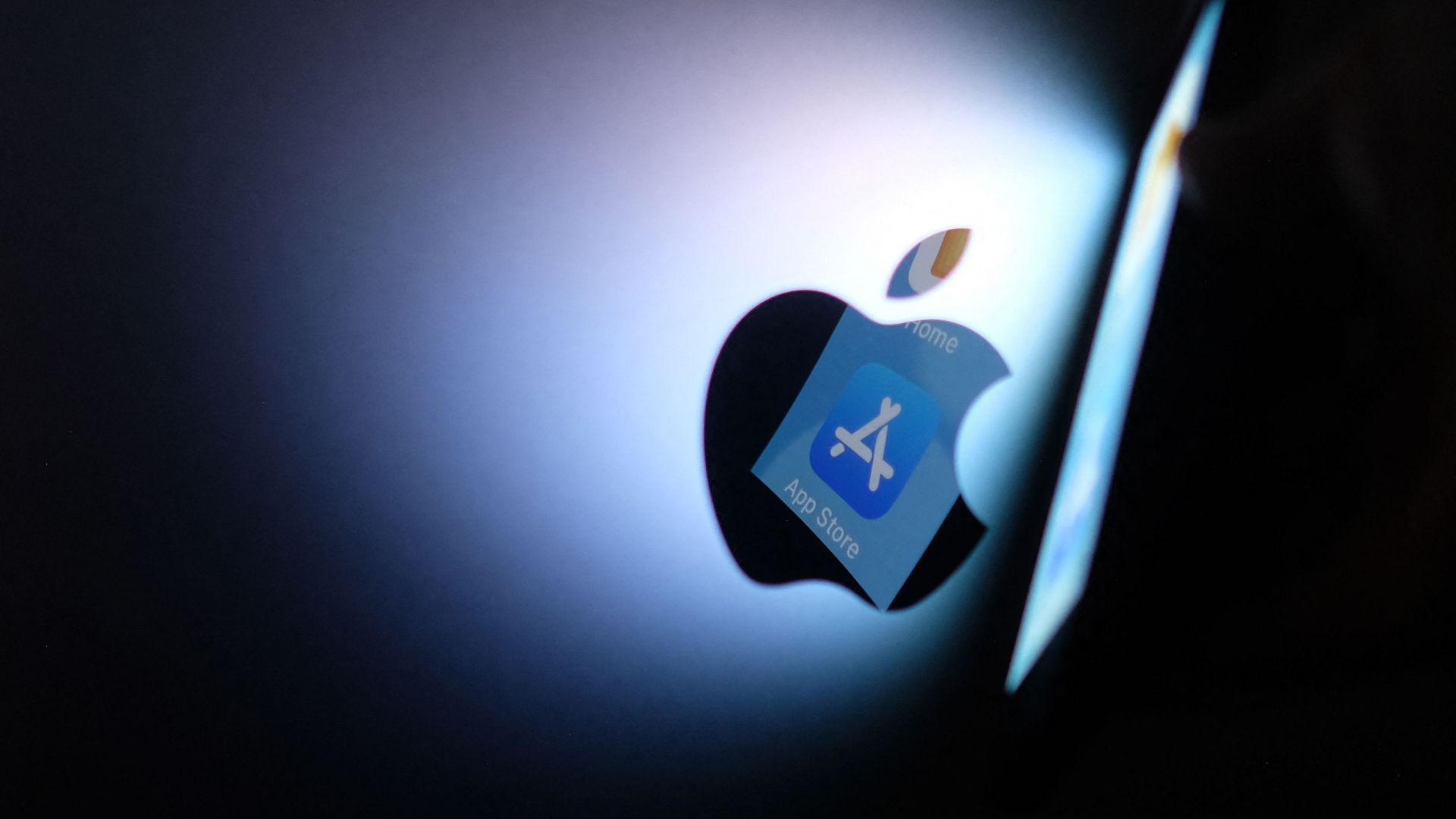 Apps vor einem Apple-Logo | AFP