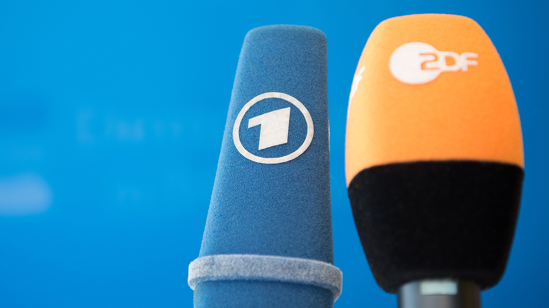 Mikrofone von der ARD und dem ZDF | picture alliance/dpa