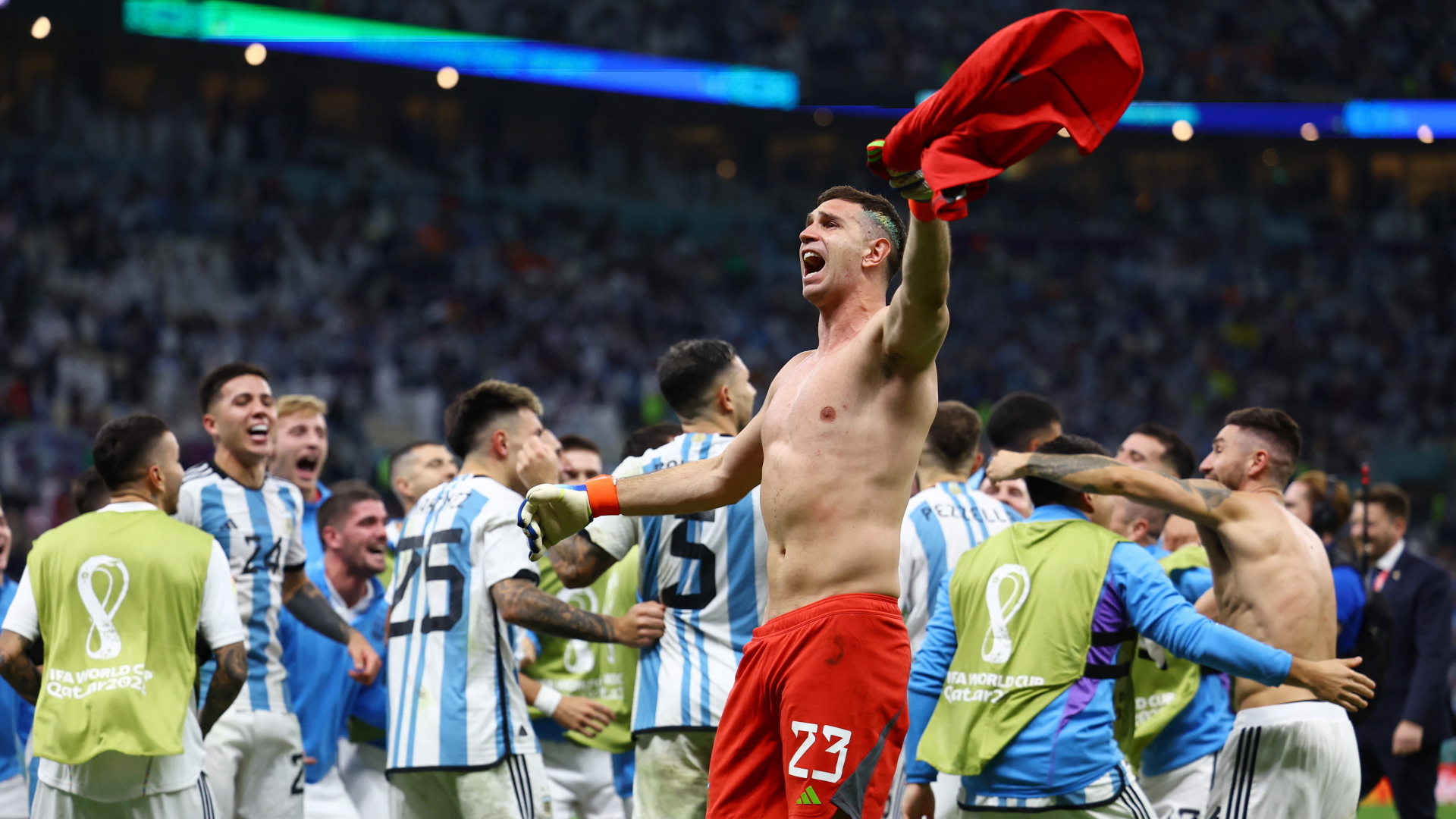 Die argentinische Mannschaft jubelt nach ihrem Einzug ins WM-Halbfinale. | REUTERS