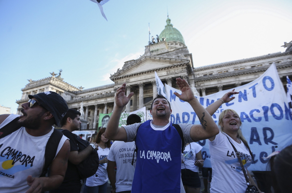 Proteste in Argentinien gegen die Einigung im Schuldenstreit mit US-Hedgesfonds