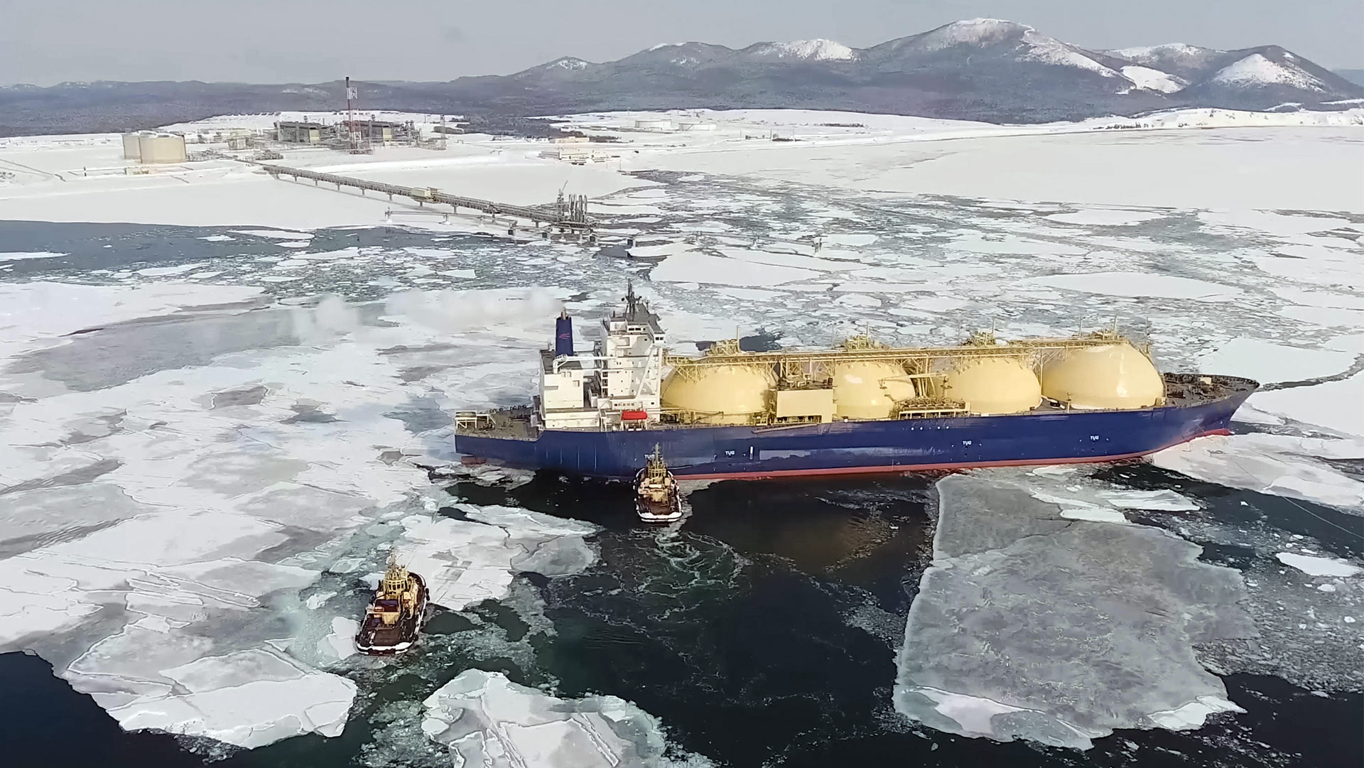 Gasschiff in der Arktis