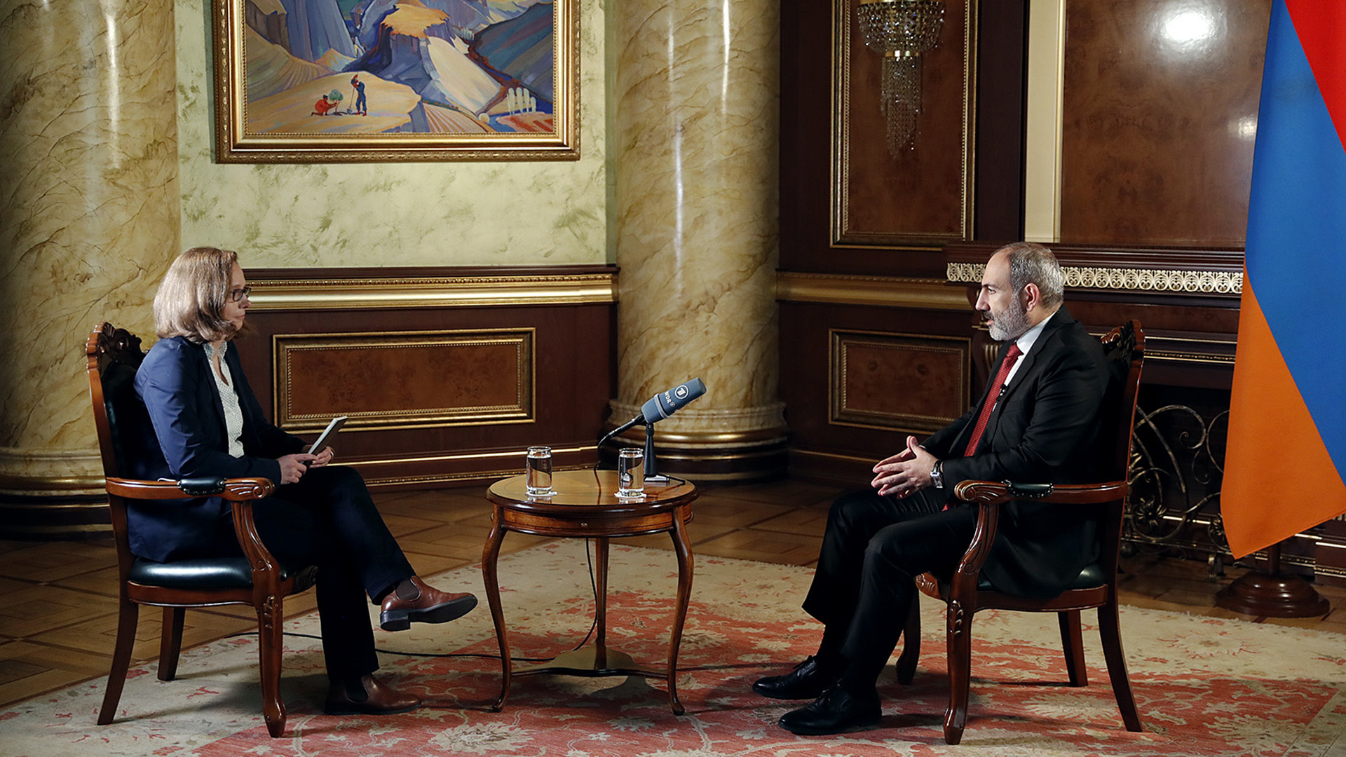 Silvia Stöber im Gespräch mit Nikol Paschinjan, Premierminister von Armenien. |  Armenische Regierung