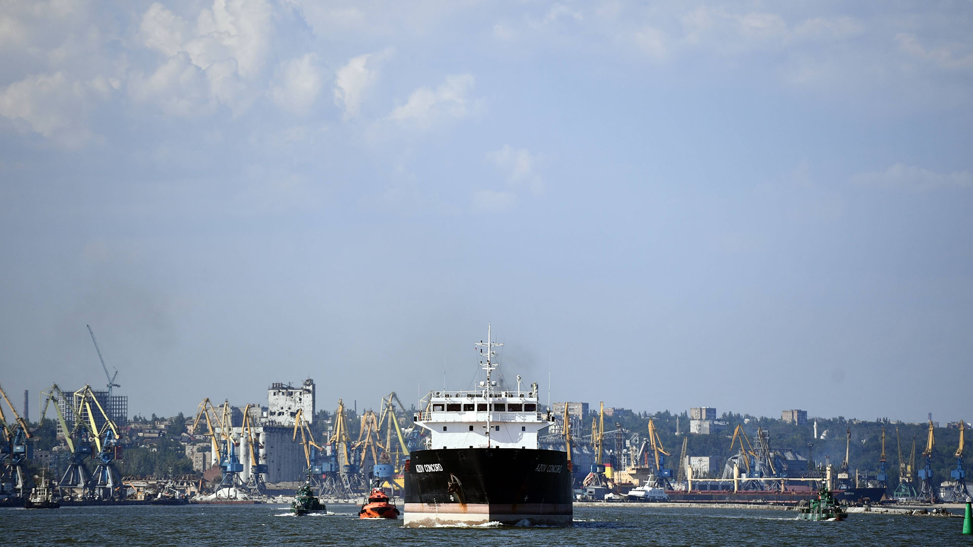 Der türkische Frachter Asow Concord verlässt den Hafen von Mariupol. | IMAGO/SNA