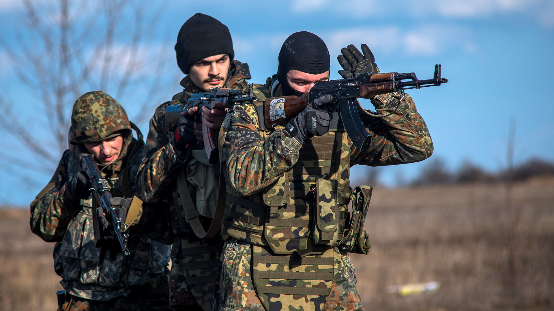Soldaten des Asow-Regiments bei einer Übung im Jahr 2015 | picture alliance / dpa