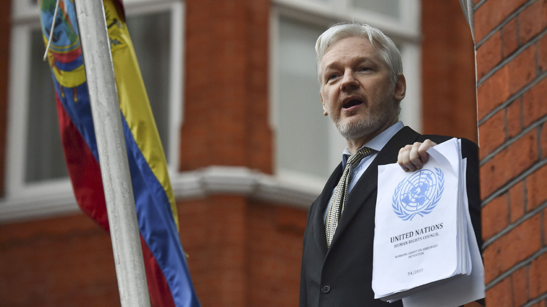 WikiLeaks-Gründer Julian Assange im Februar 2016 auf dem Gelände der Botschaft Ecuadors in London | AFP