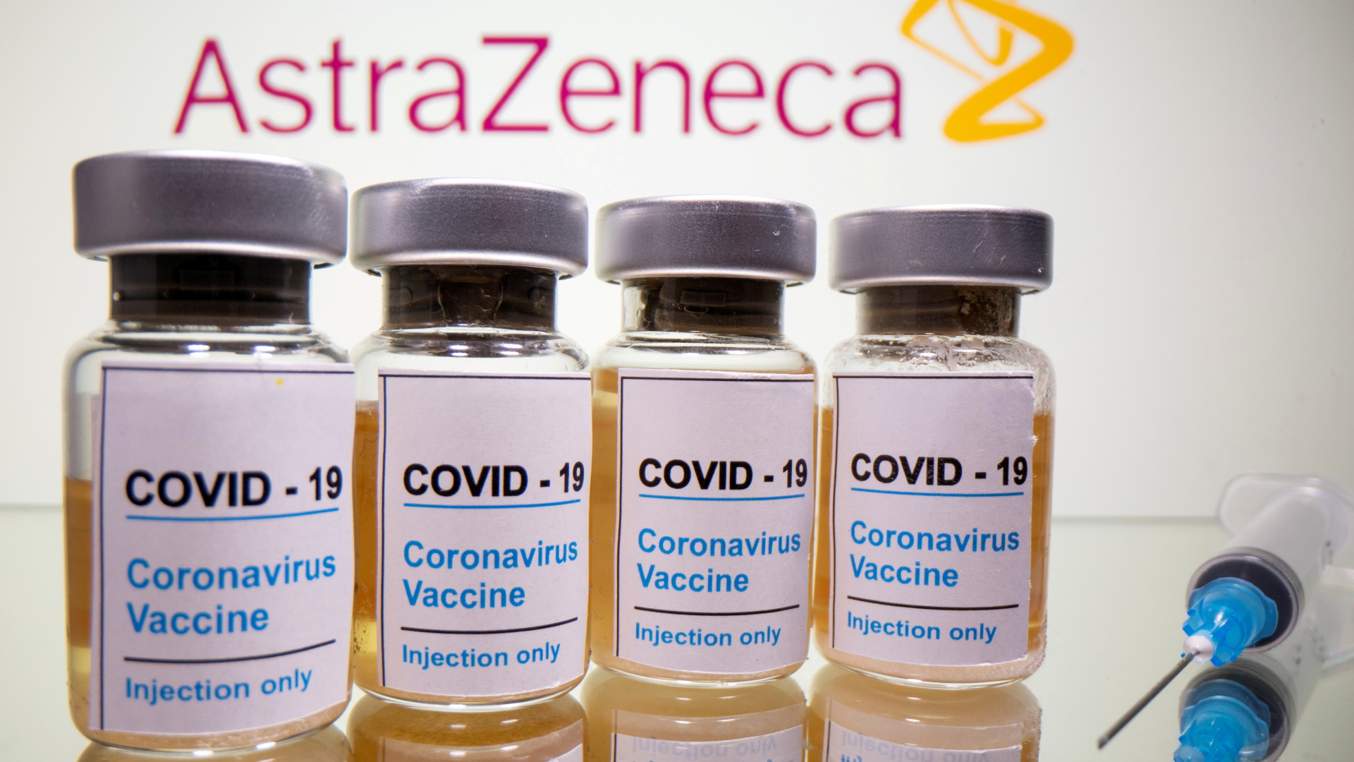 Fläschchen mit dem Impfstoff von AstraZeneca