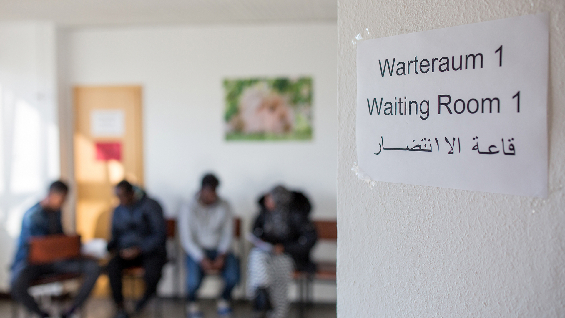 Ein Warteraum für Asylbewerber | picture alliance / arifoto UG/Mi