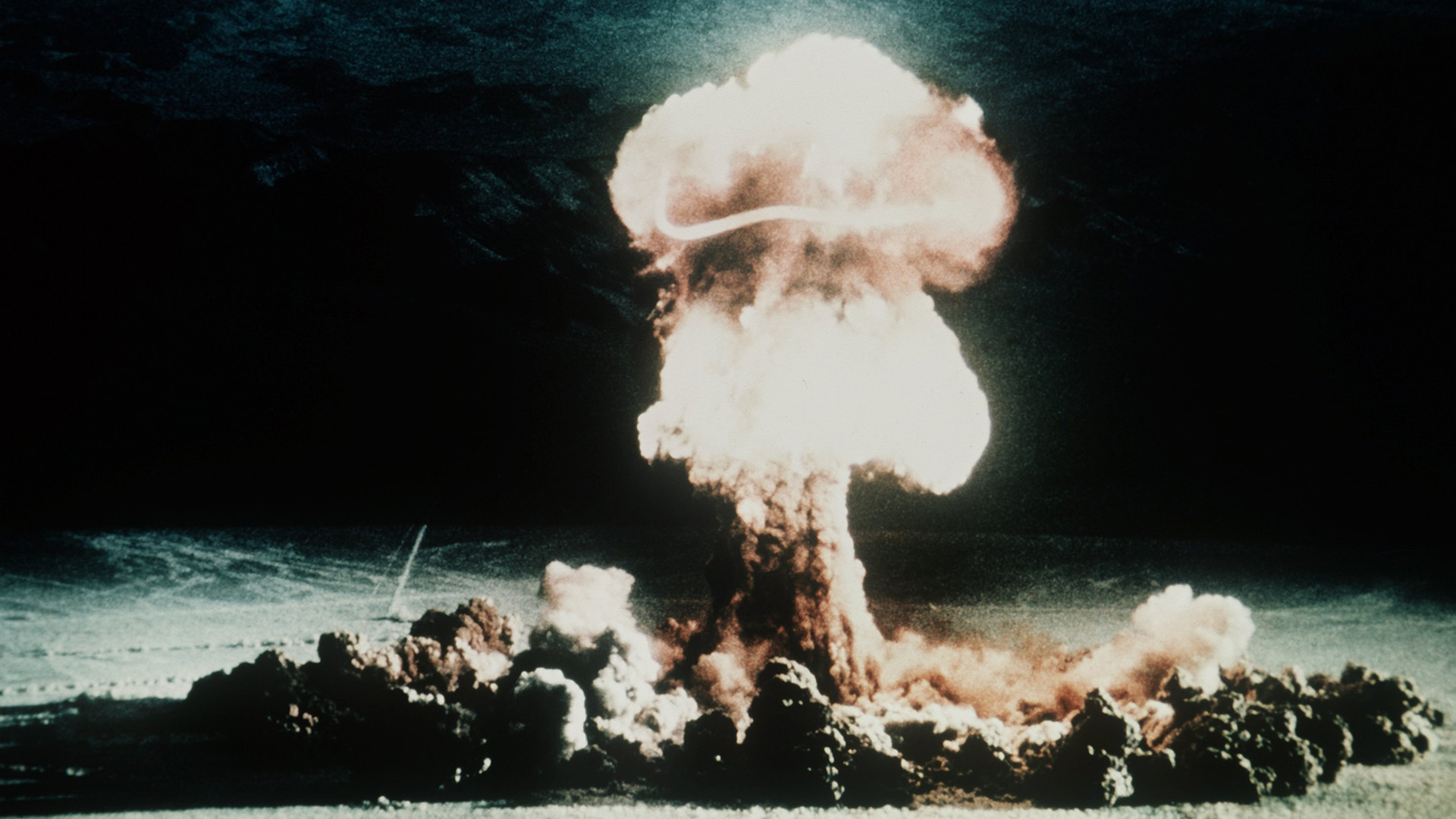 Explosion einer Atombombe in der Wüste Nevadas in den 1950er-Jahren. | picture alliance / dpa