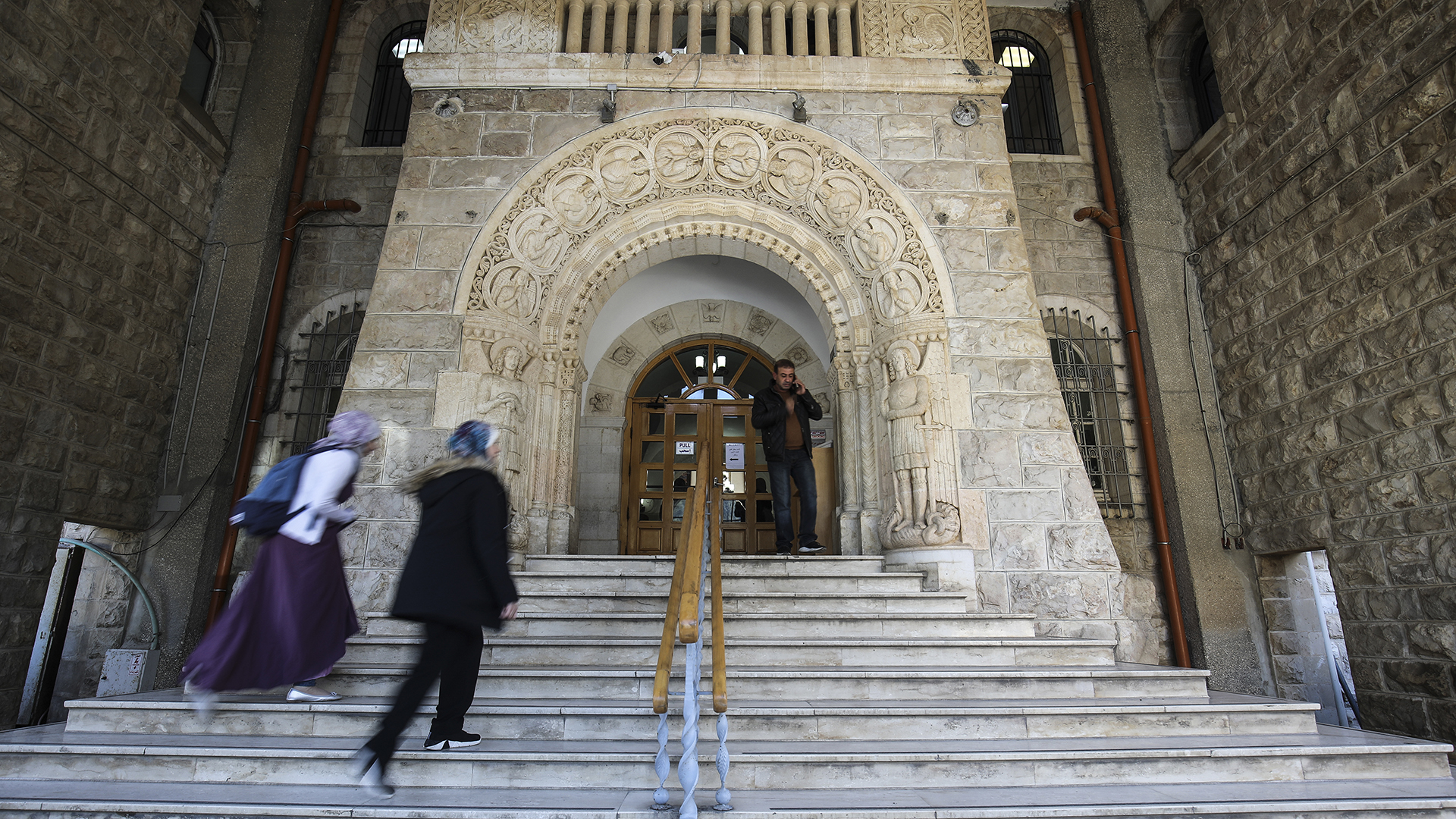 Eingang des Auguste-Viktoria-Hosital in Jerusalem | picture alliance / AA