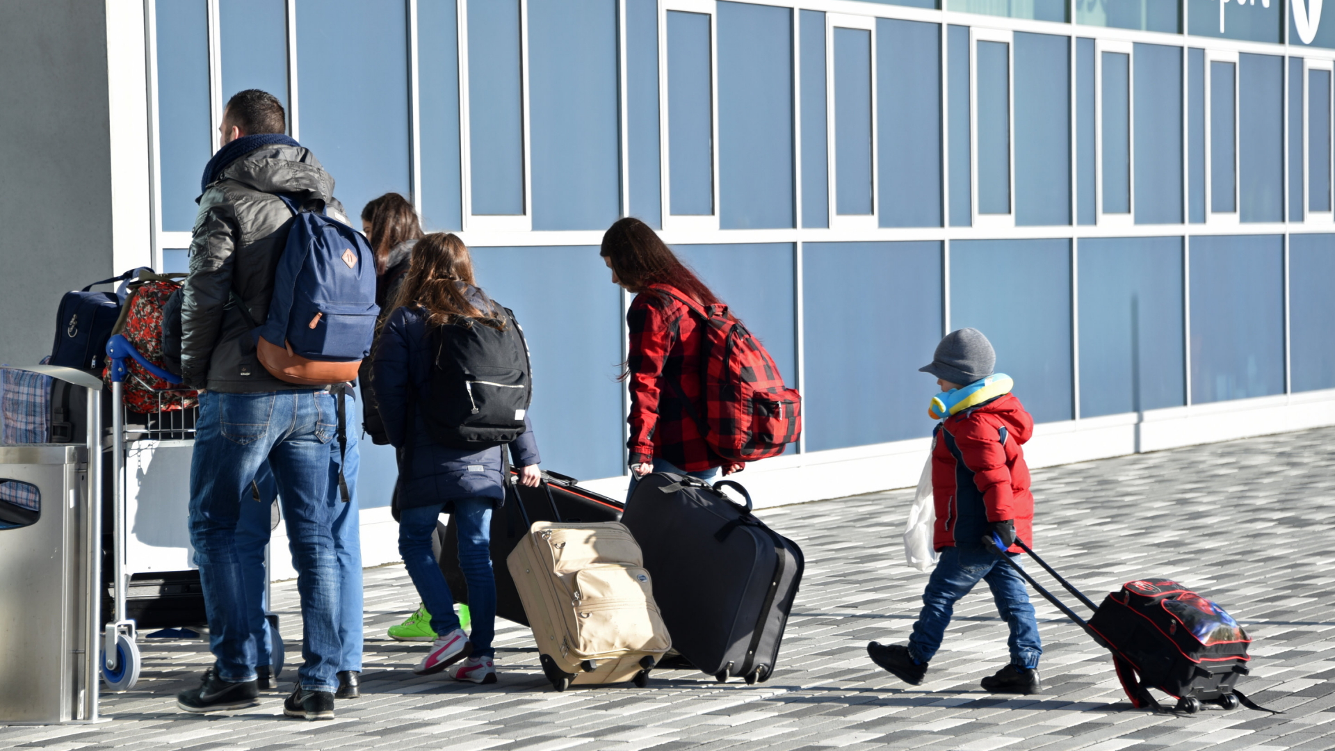 Abgelehnte Asylsuchende bei der Ausreise | dpa