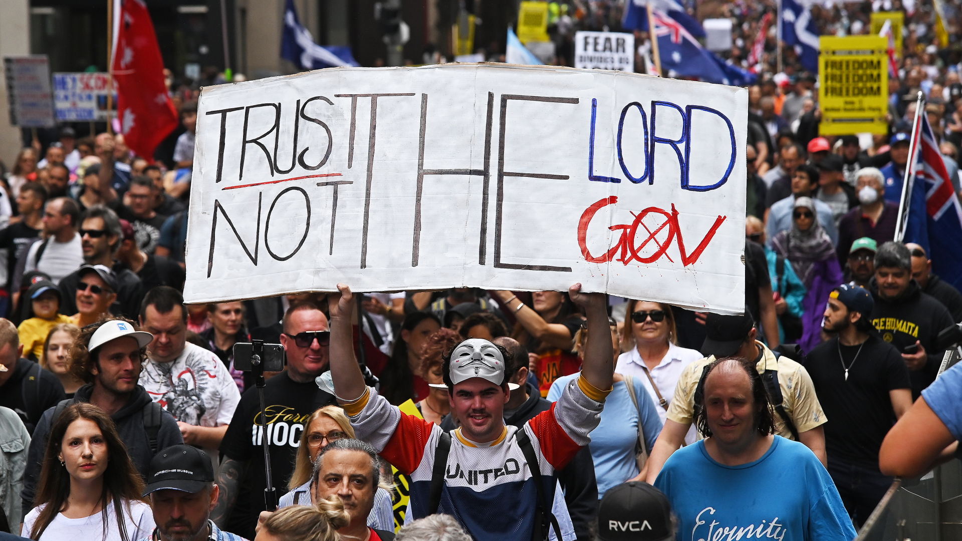 Menschen im australischen Sydney protestieren gegen eine Impfpflicht und Corona-Maßnahmen. | dpa