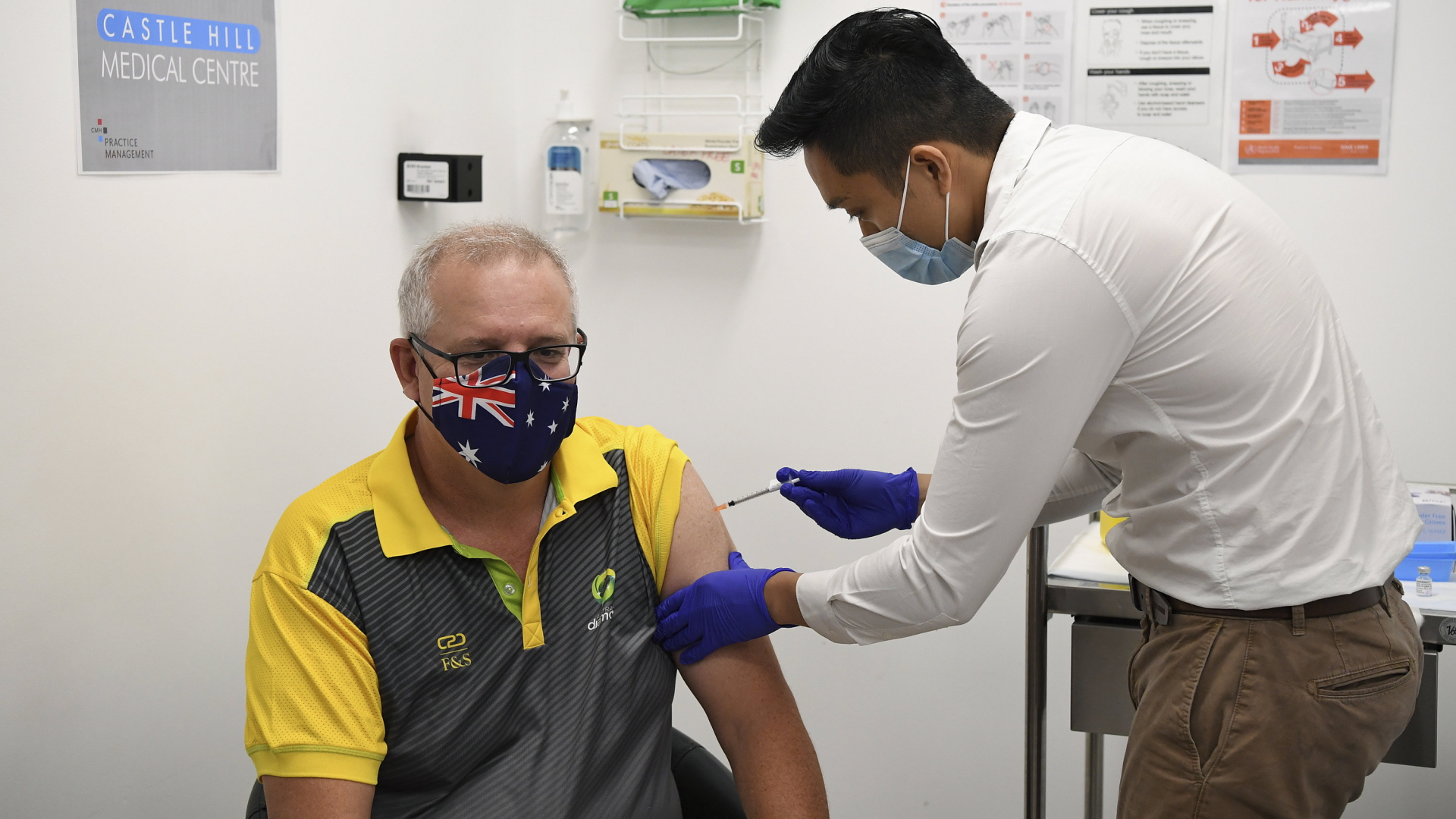 Der australische Premierminister Scott Morrison erhält eine Corona-Schutzimpfung. | AP