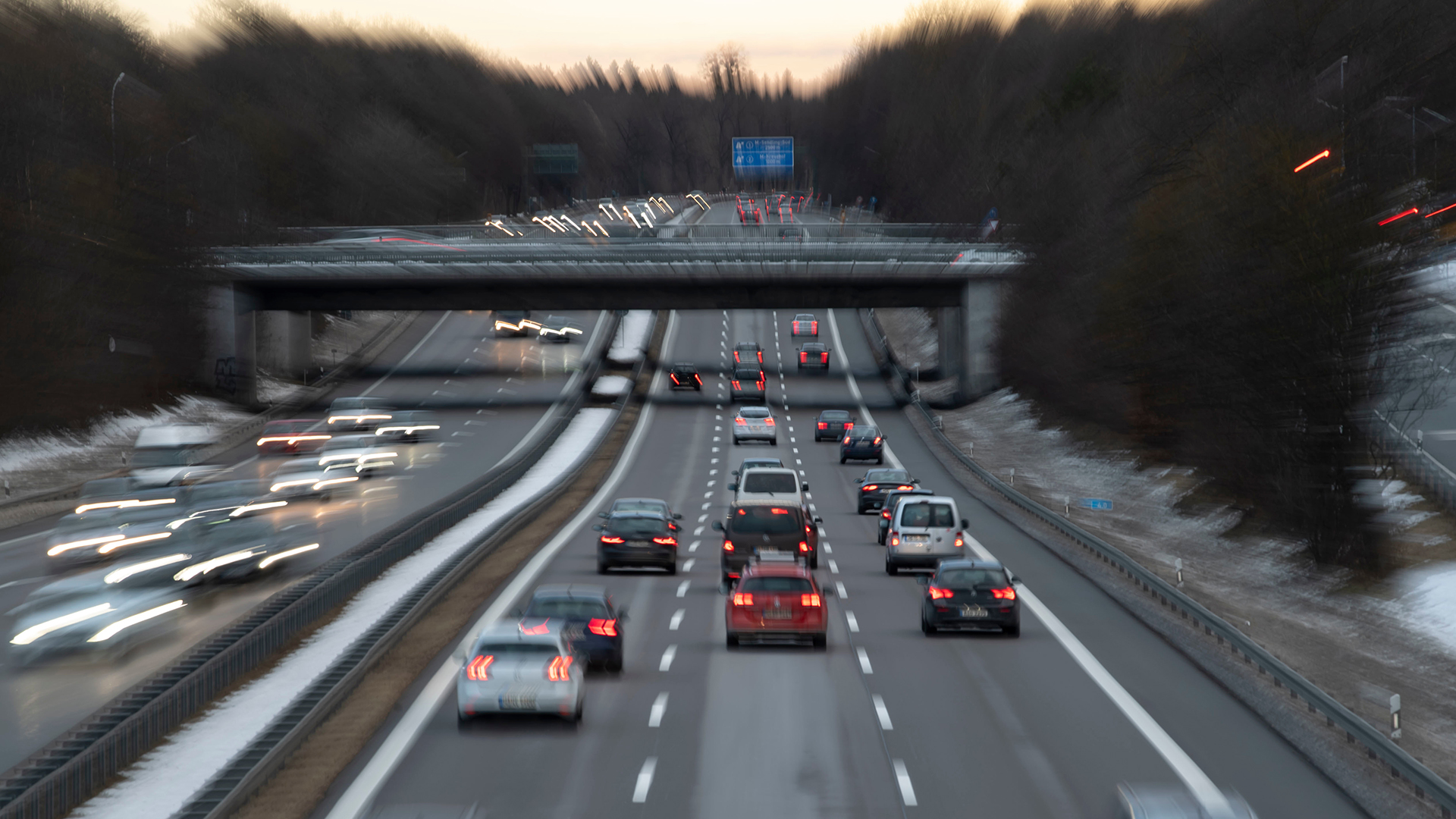 Autos fahren auf einer Autobahn bei München | LUKAS BARTH-TUTTAS/EPA-EFE/REX