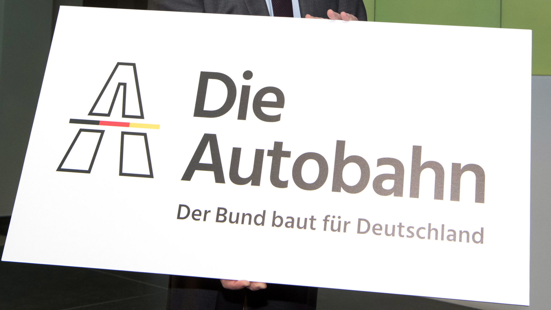 Schild der neuen Autobahn GmbH des Bundes | dpa