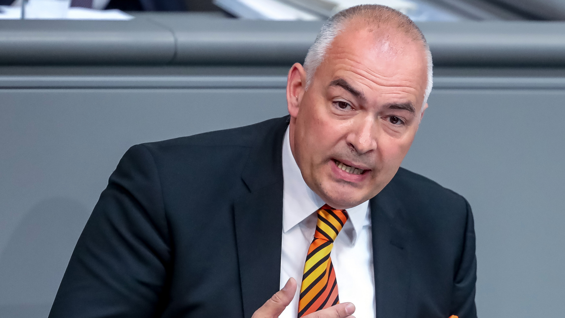Der CDU-Abgeordnete Axel Fischer redet im Bundestag. | dpa