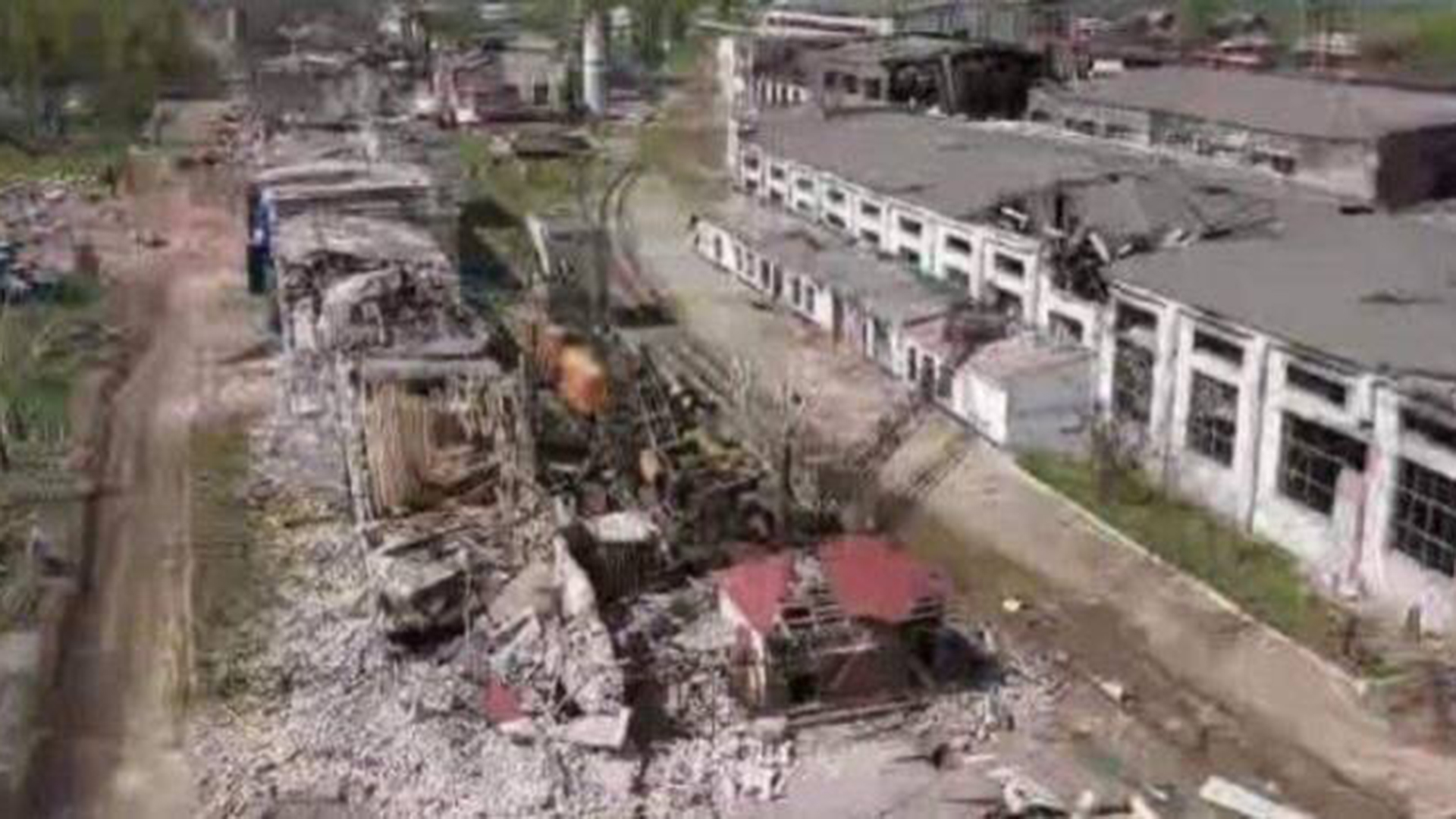 Die zerstörte Chemiefabrik Azot in Sjewjerodonezk | Unbekannt/GROUPDF/APA/dpa