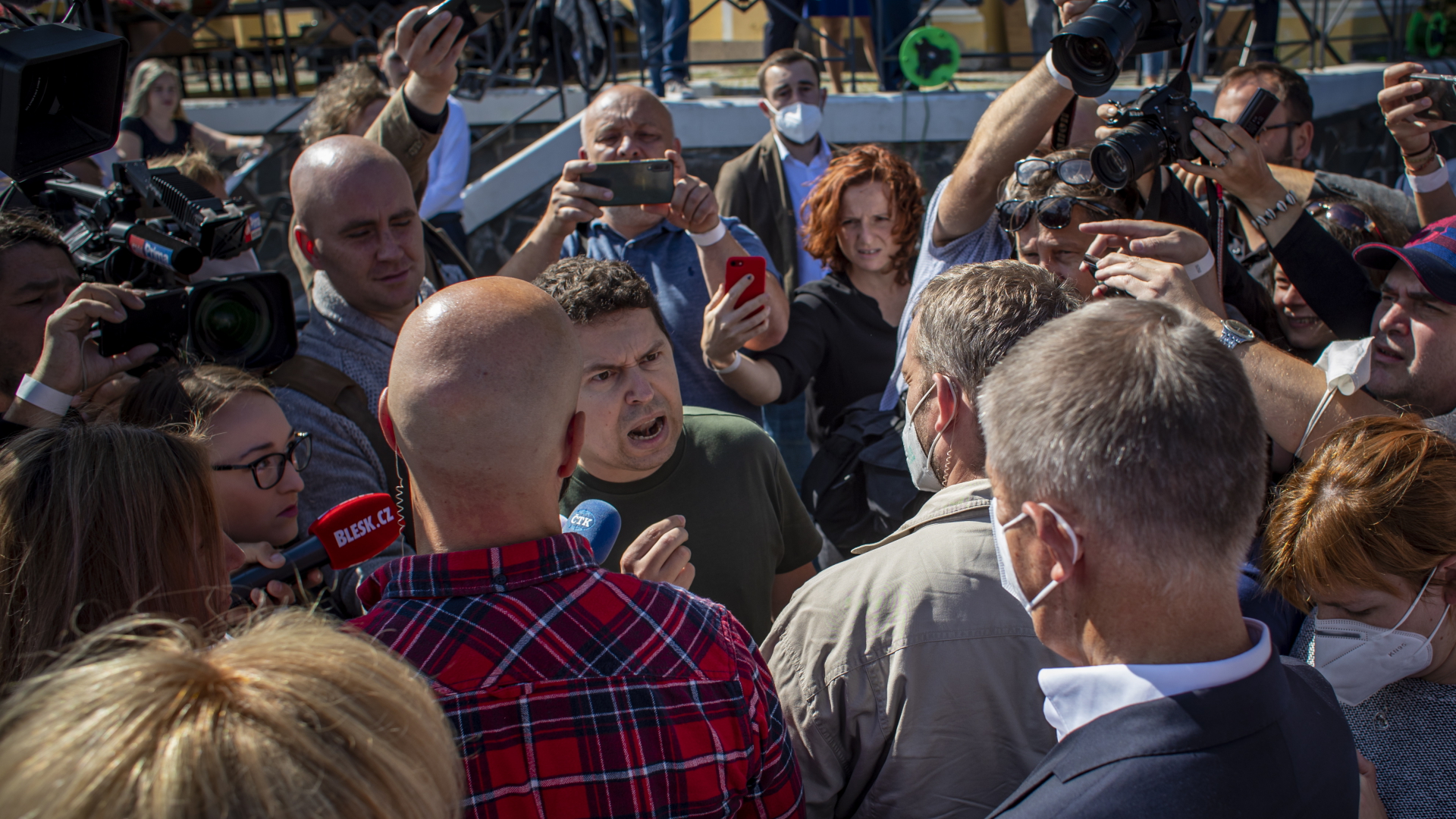 Babis Sohn Andrej konfrontiert seinen Vater bei einem Wahlkampfauftritt | EPA