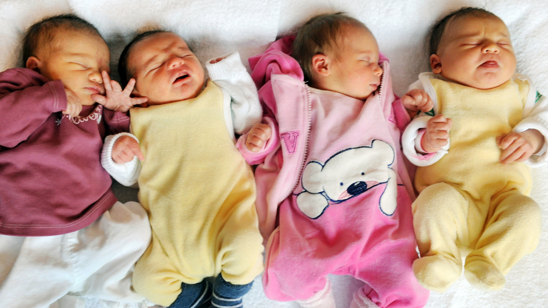 Säuglinge auf einer Geburtsstation (Archiv)