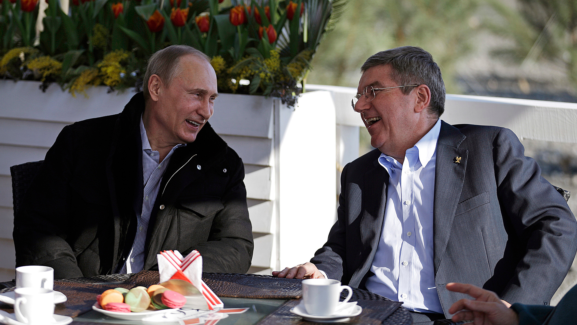 Wladimir Putin und Thomas Bach (Archivbild von 2014) | picture alliance / David Goldman