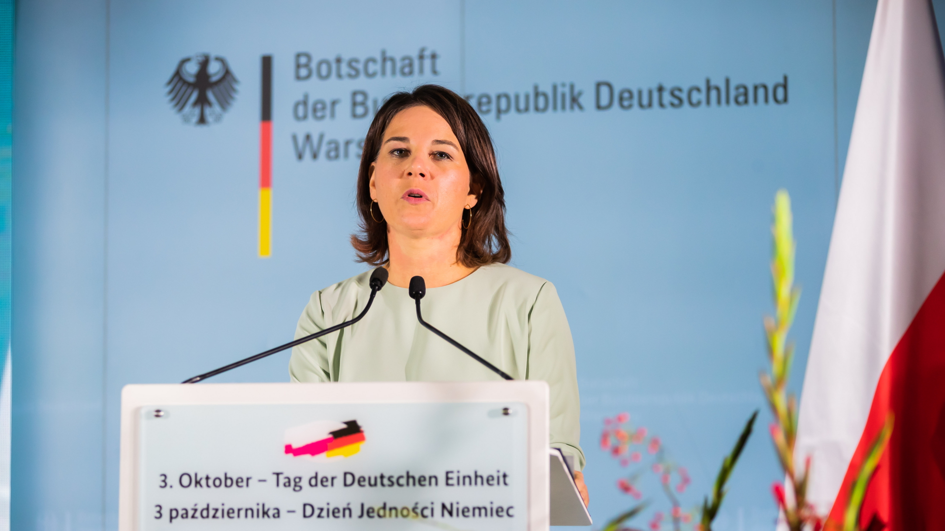 Annalena Baerbock, Außenministerin, spricht bei den Feierlichkeiten zum Tag der Deutschen Einheit in der deutschen Botschaft in Warschau | dpa