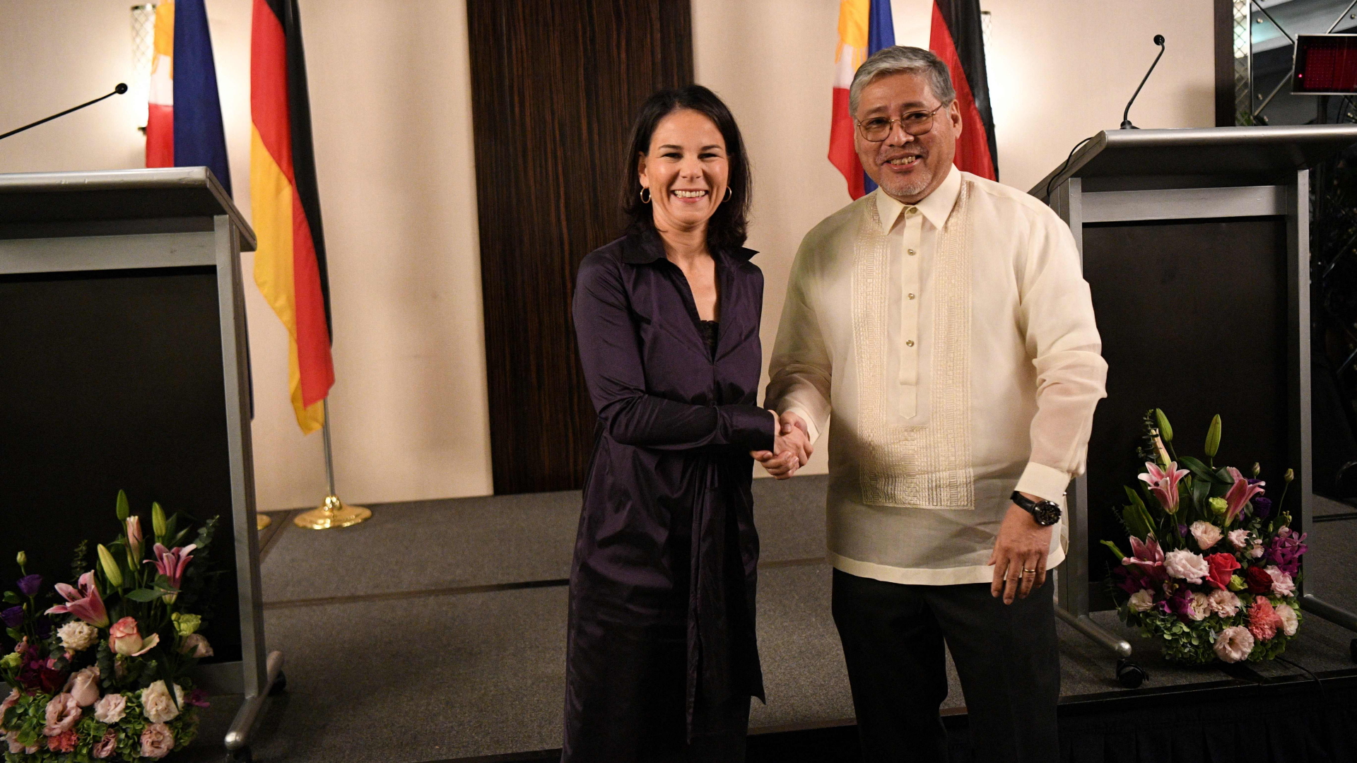 Annalena Baerbock und Enrique Manalo bei einem Treffen in der philippinischen Hauptstadt Manila.