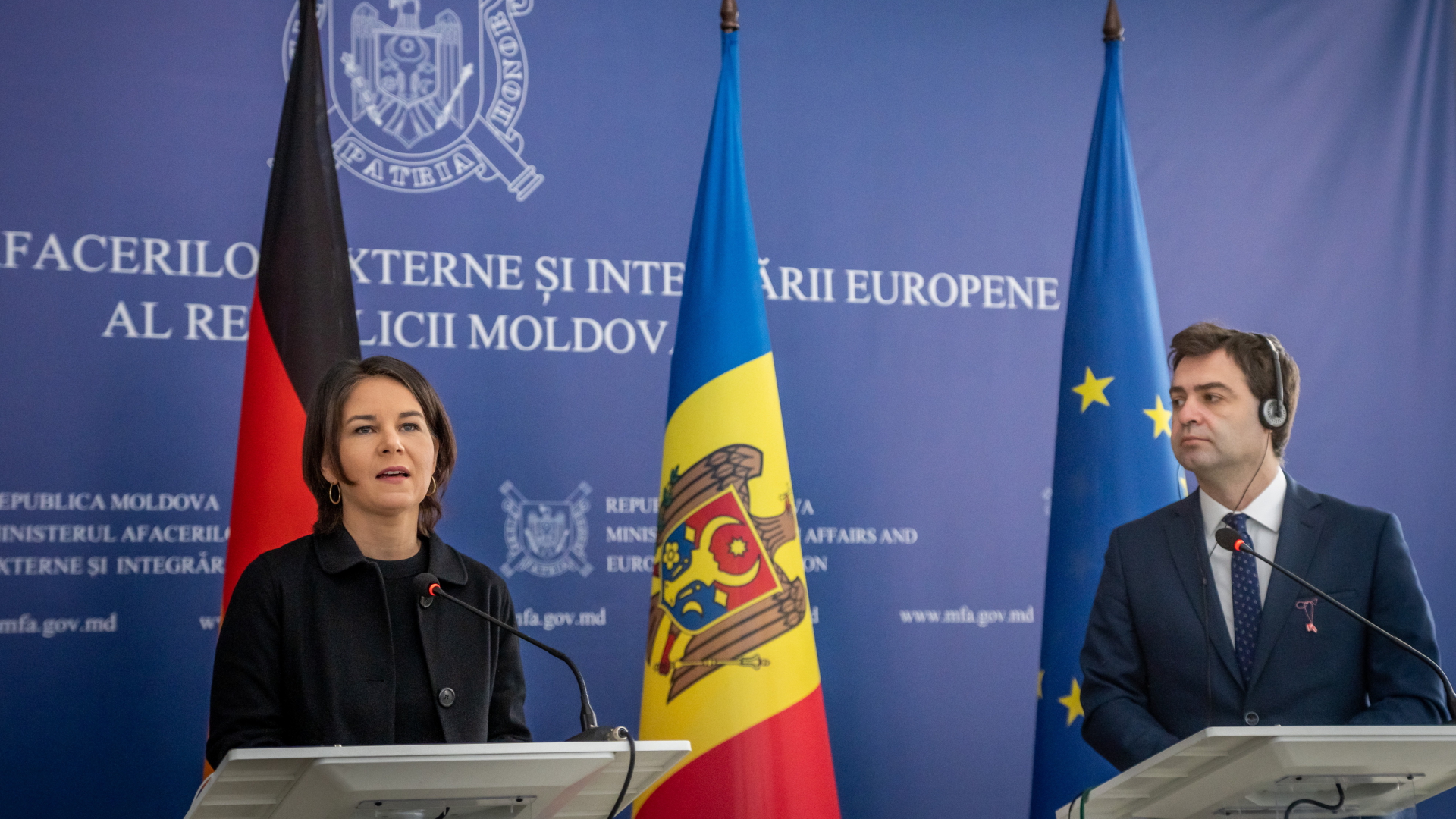 Außenministerin Annalena Baerbock steht neben ihrem Amtskollegen aus Moldau, Nicolae Popescu, bei einer Pressekonferenz.  | dpa