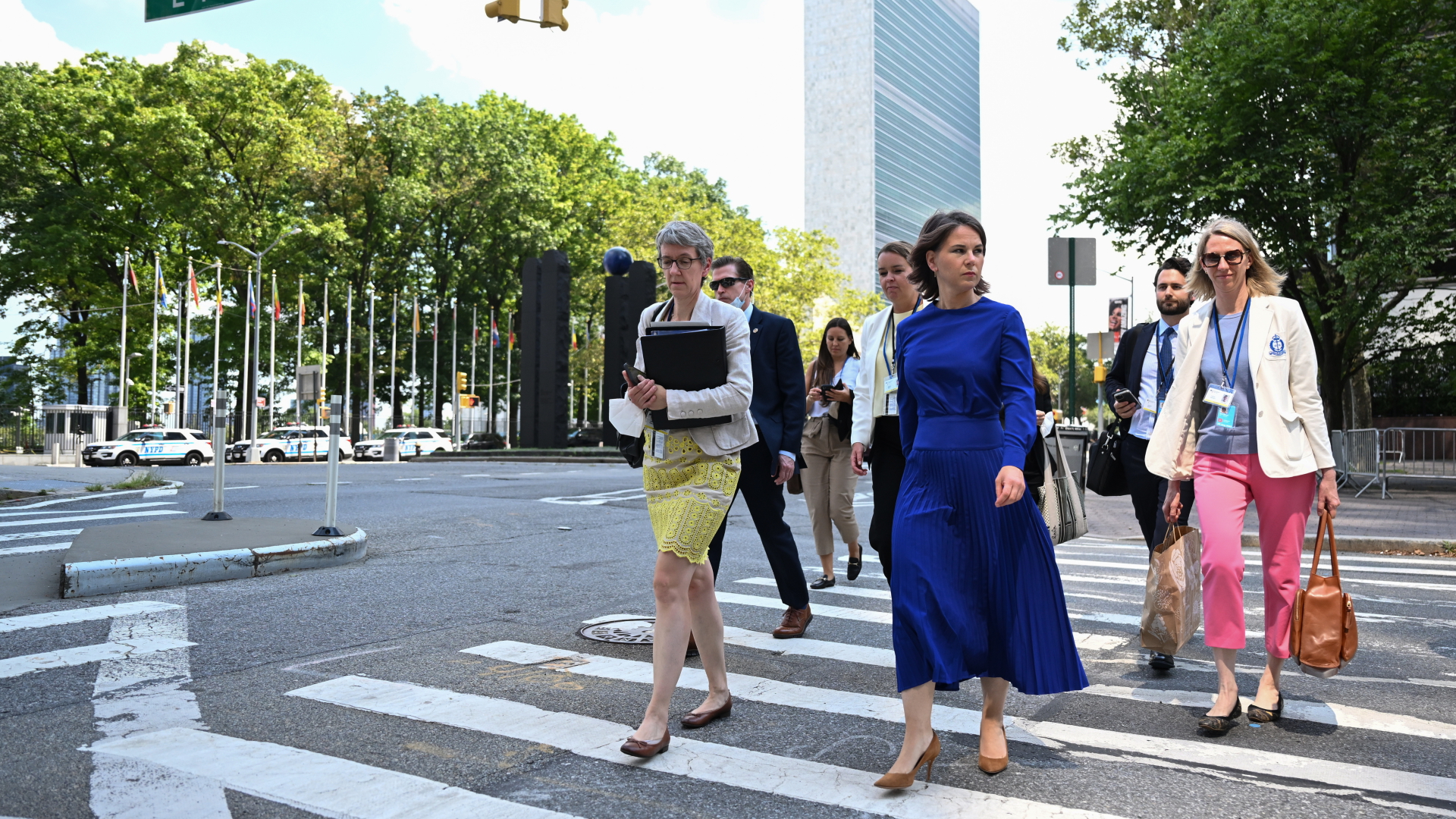 Annalena Baerbock vor dem UN-Hauptquartier in New York. | dpa