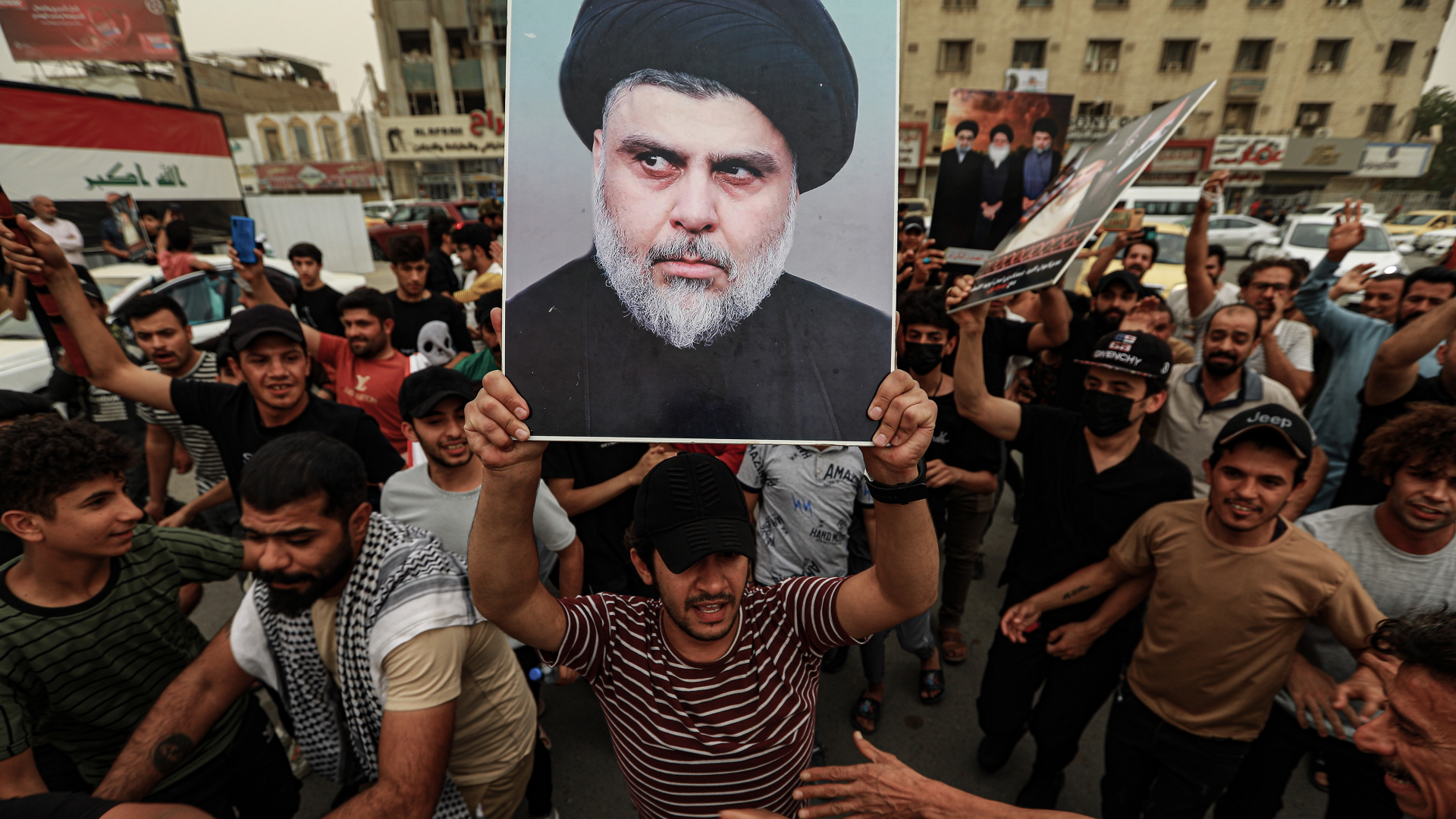 Irak, Bagdad: Anhänger der schiitischen Partei bejubeln das Gesetz gegen die "Normalisierung" der Beziehungen zu Israel