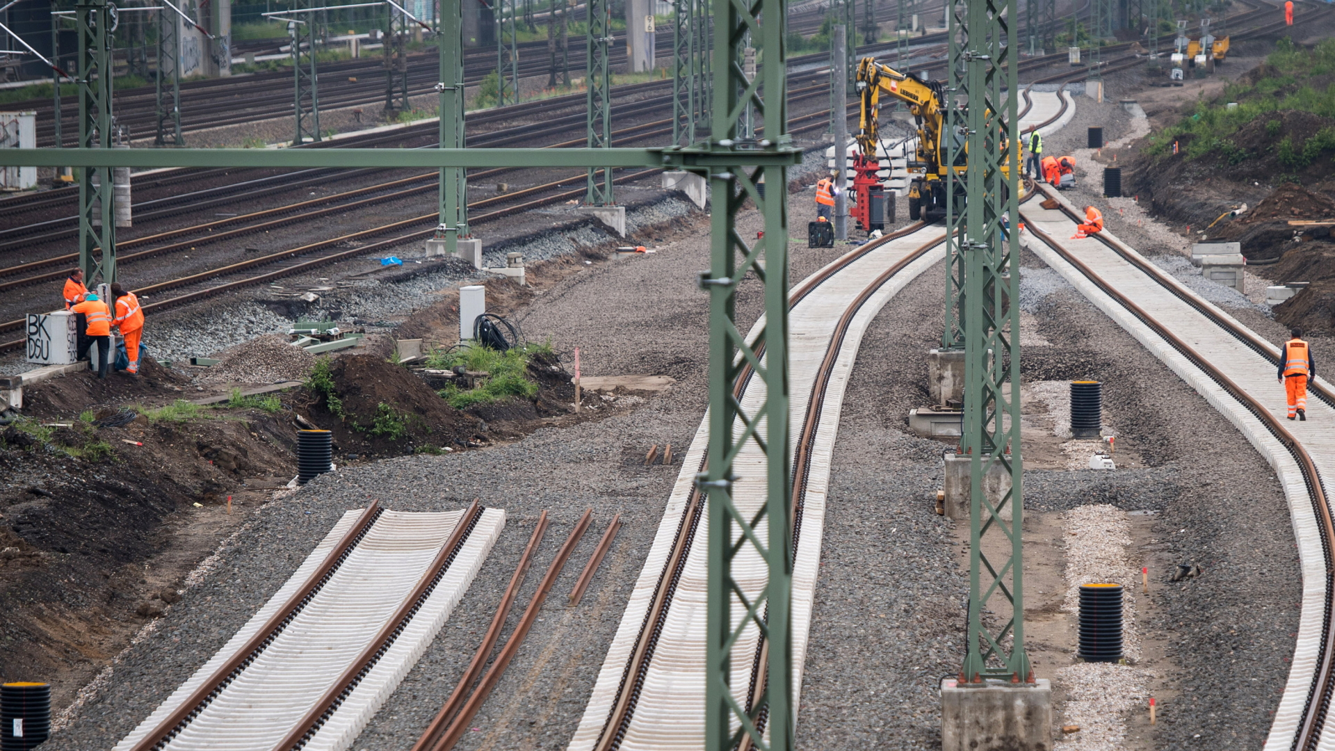 Bauarbeiten der Bahn: Die Fahrgäste der Deutschen Bahn müssen sich in den nächsten Monaten auf zahlreiche Baustellen einstellen. | dpa