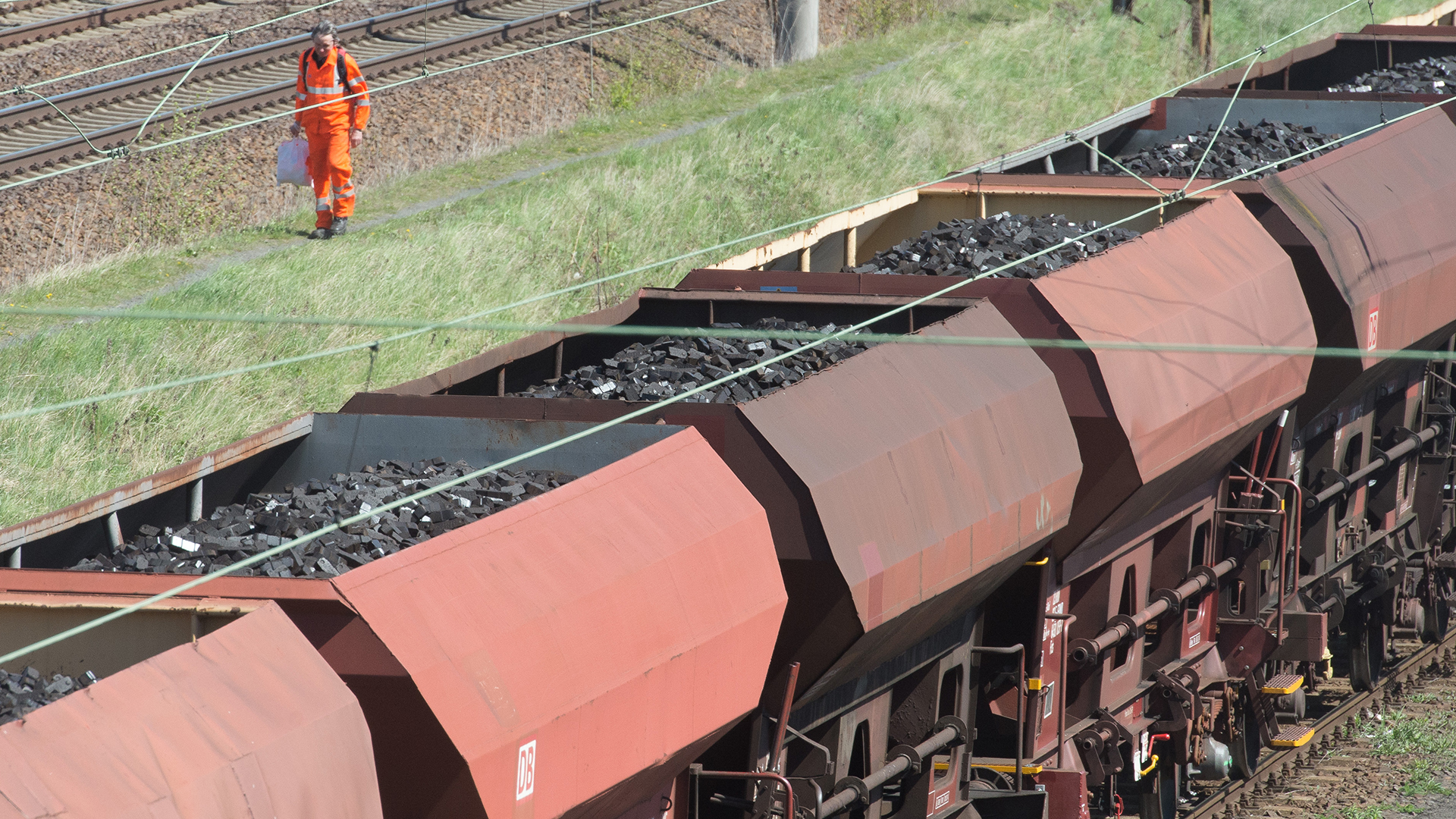 Sorgt Vorfahrt für Züge mit Kohle, Gas und Öl für mehr Verspätungen bei Bahnreisenden?
