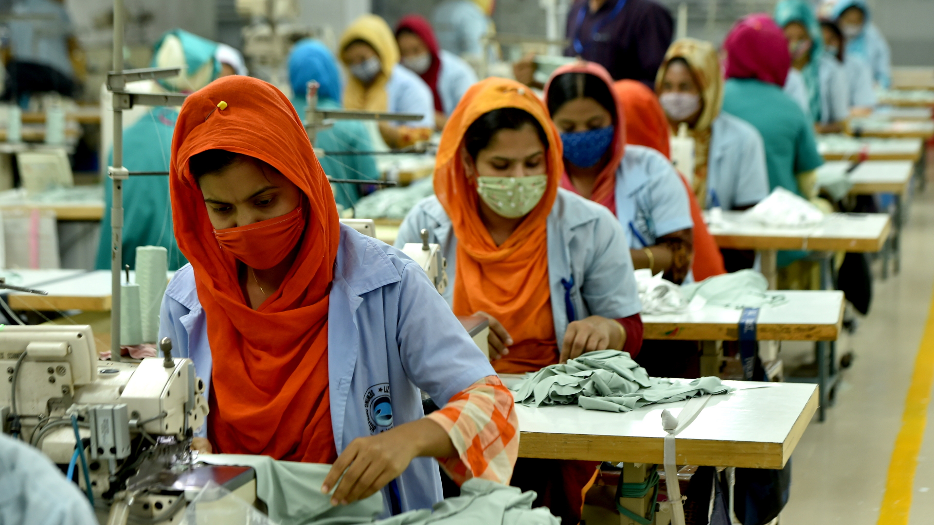 Näherinnen in einer Textilfabrik in Bangladesch | dpa