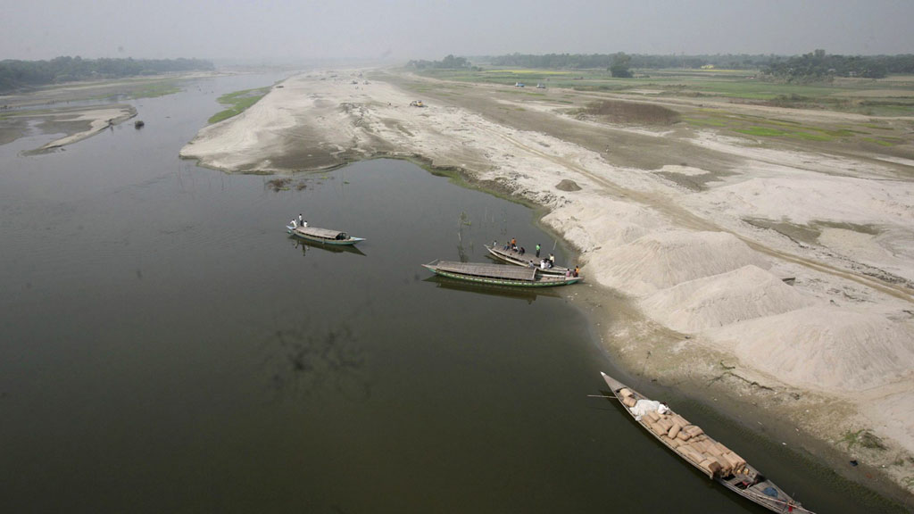 Boote am Fluss Kilonga in Bangladesch