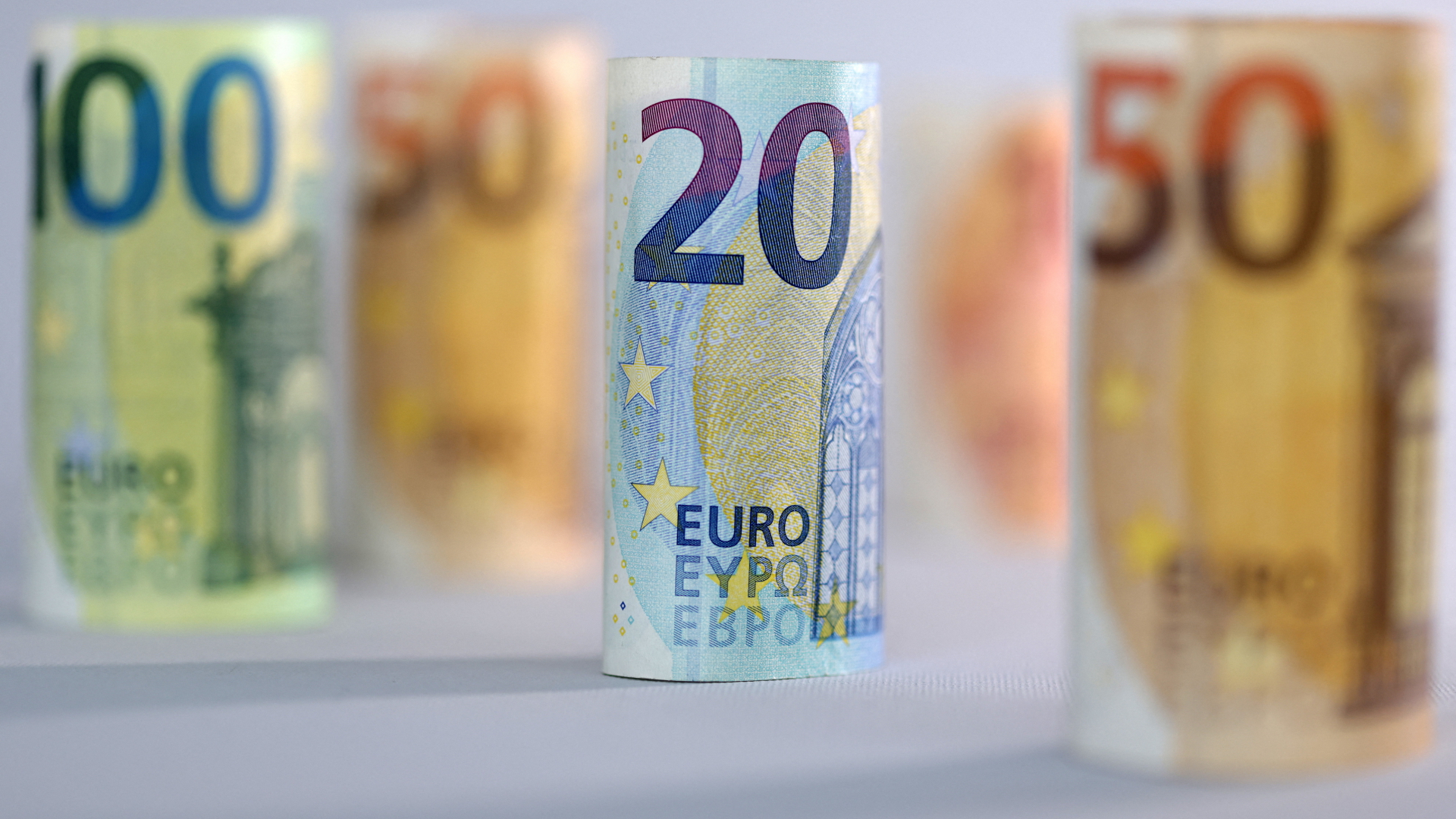 Gerollte Euro-Geldscheine