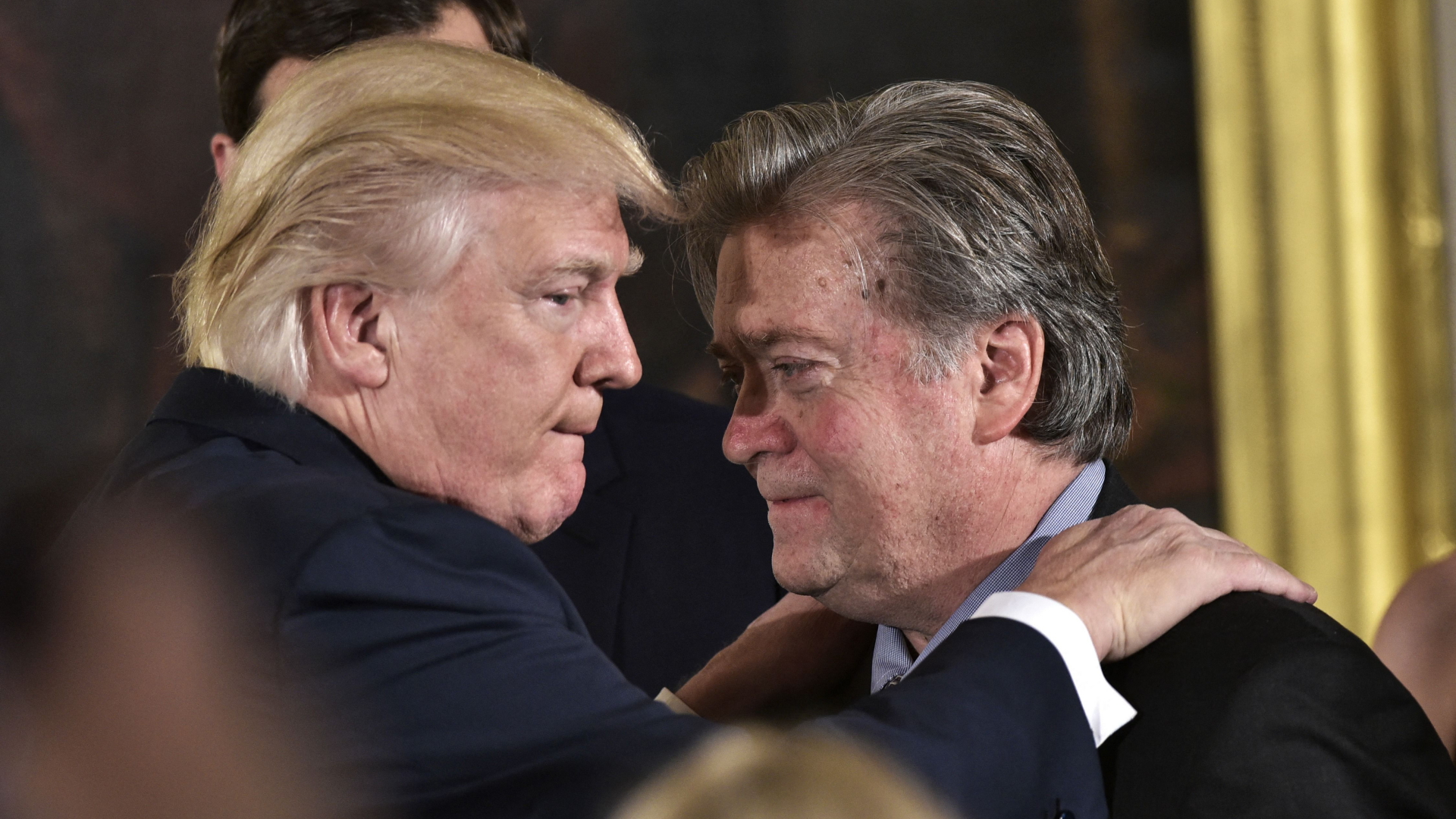 Ex-US-Präsident Trump und sein ehemaliger Berater Bannon (v.l., Archivbild). | AFP