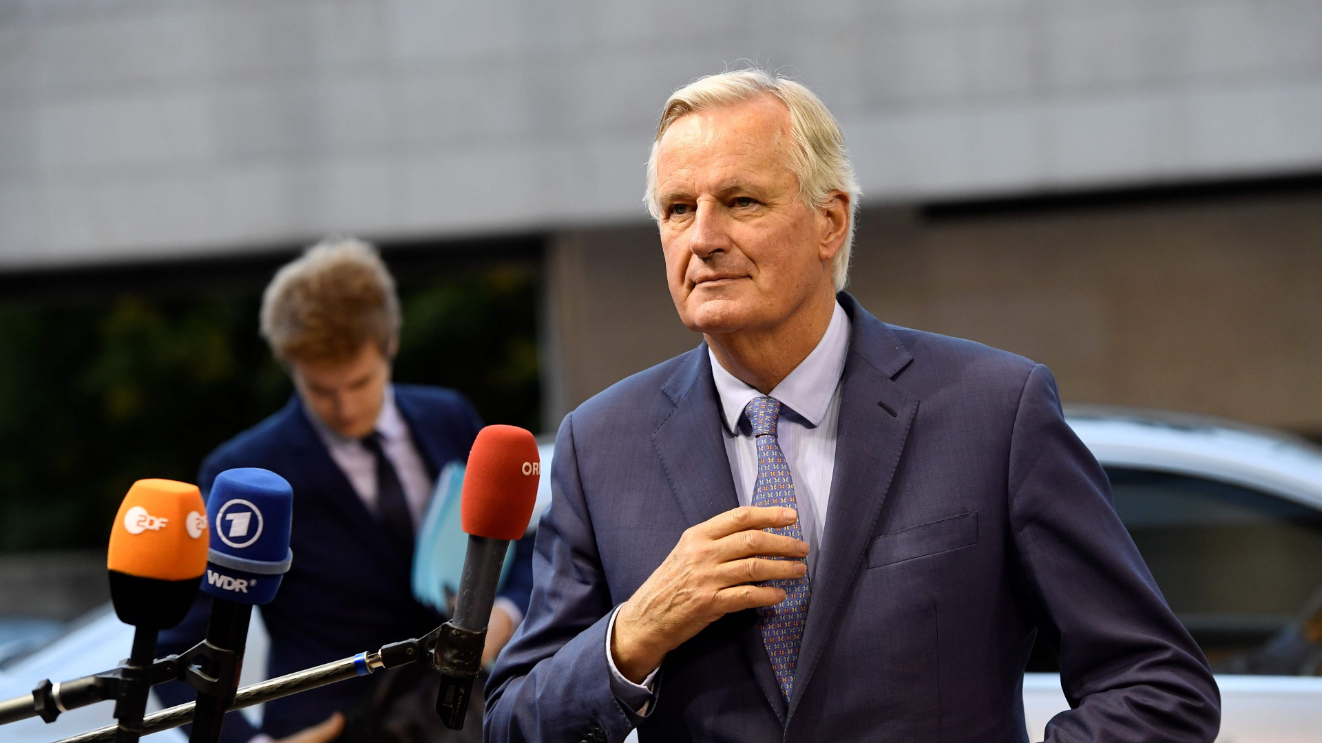 Der Chefunterhändler der EU für den Brexit, Michel Barnier, trifft zu einem Treffen in Luxemburg ein. | AFP