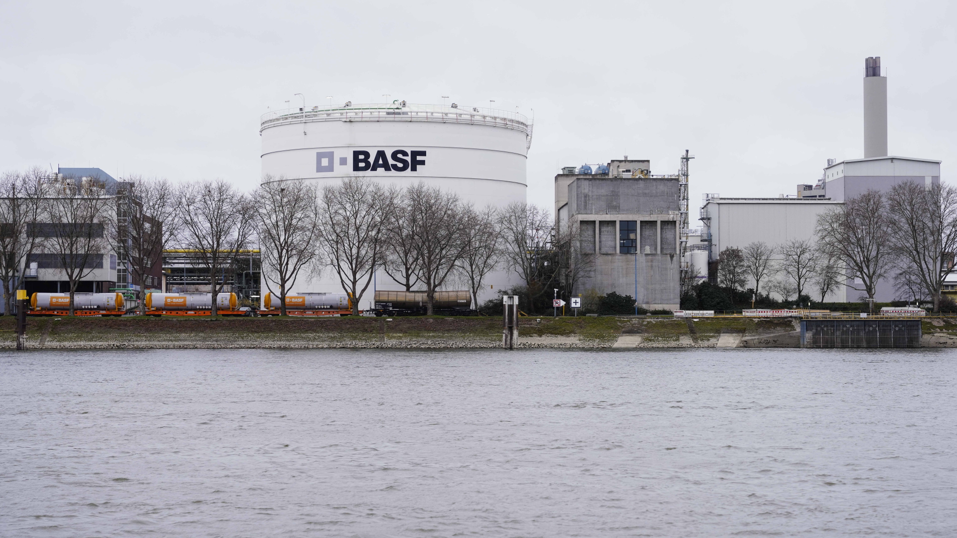 Eine Anlage des Chemiekonzerns BASF in Ludwigshafen. | dpa