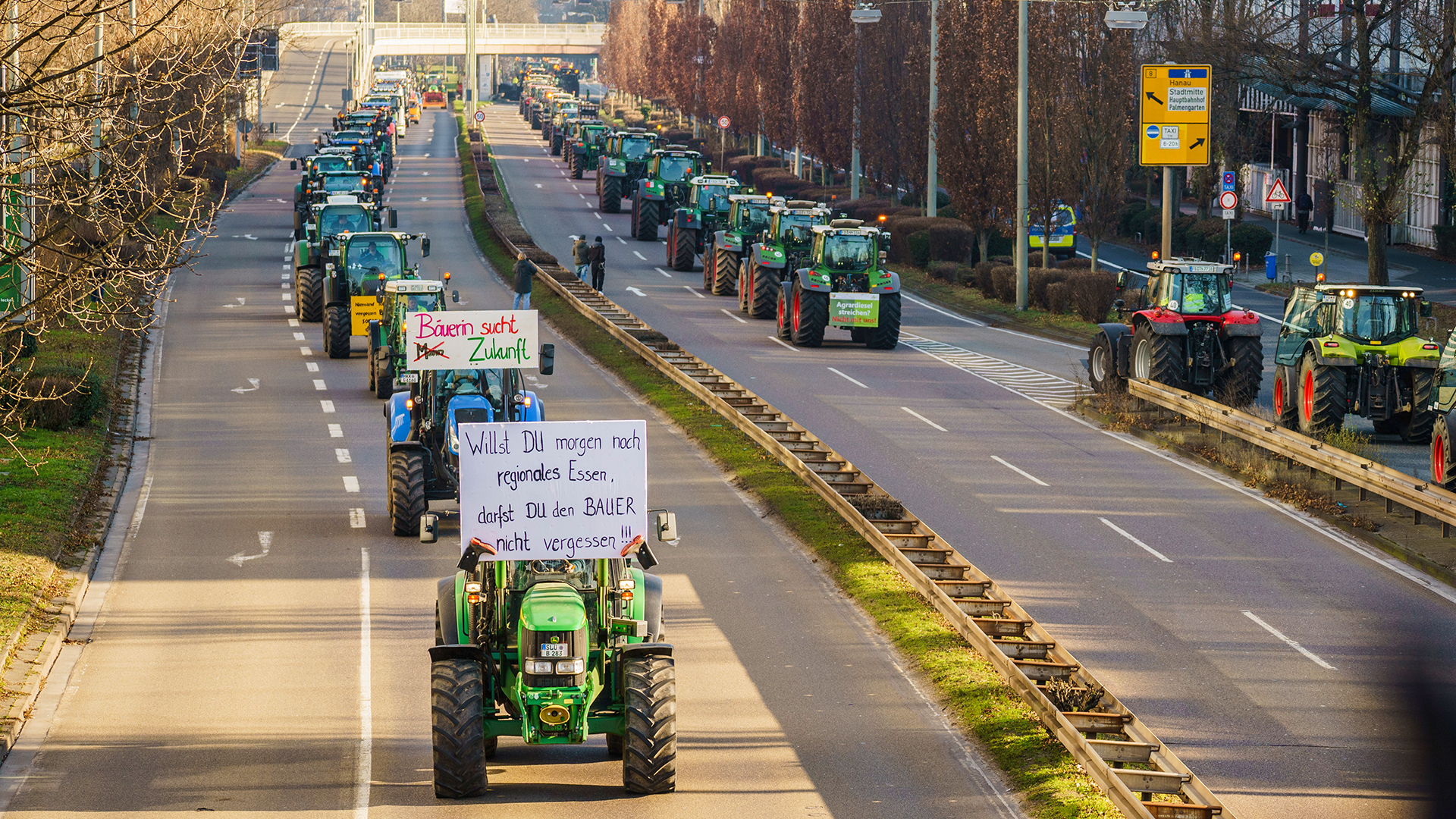 Bauern protestieren mit ihren Traktoren In Frankfurt am Main.