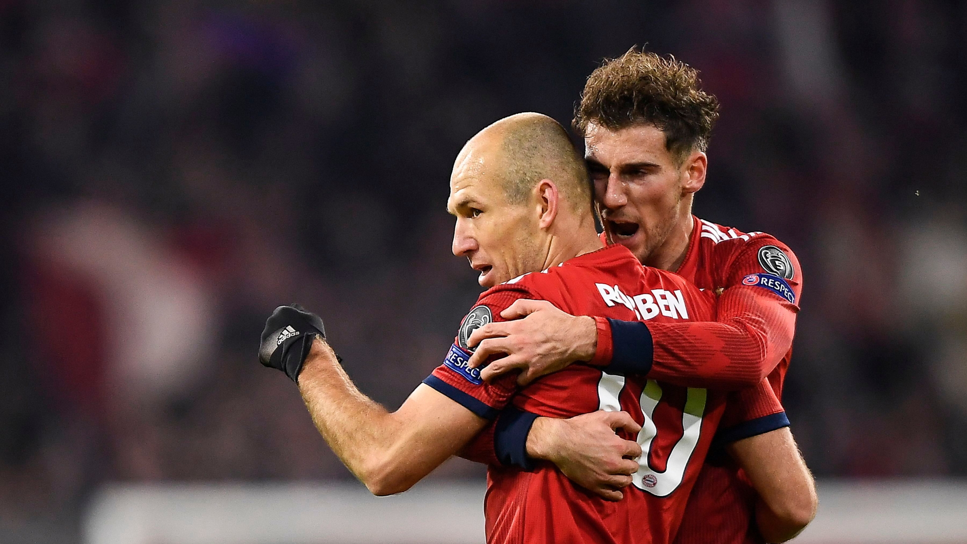 Bayerns Arjen Robben und Leon Goretzka jubeln über das 2:0 | Bildquelle: LUKAS BARTH-TUTTAS/EPA-EFE/REX/S