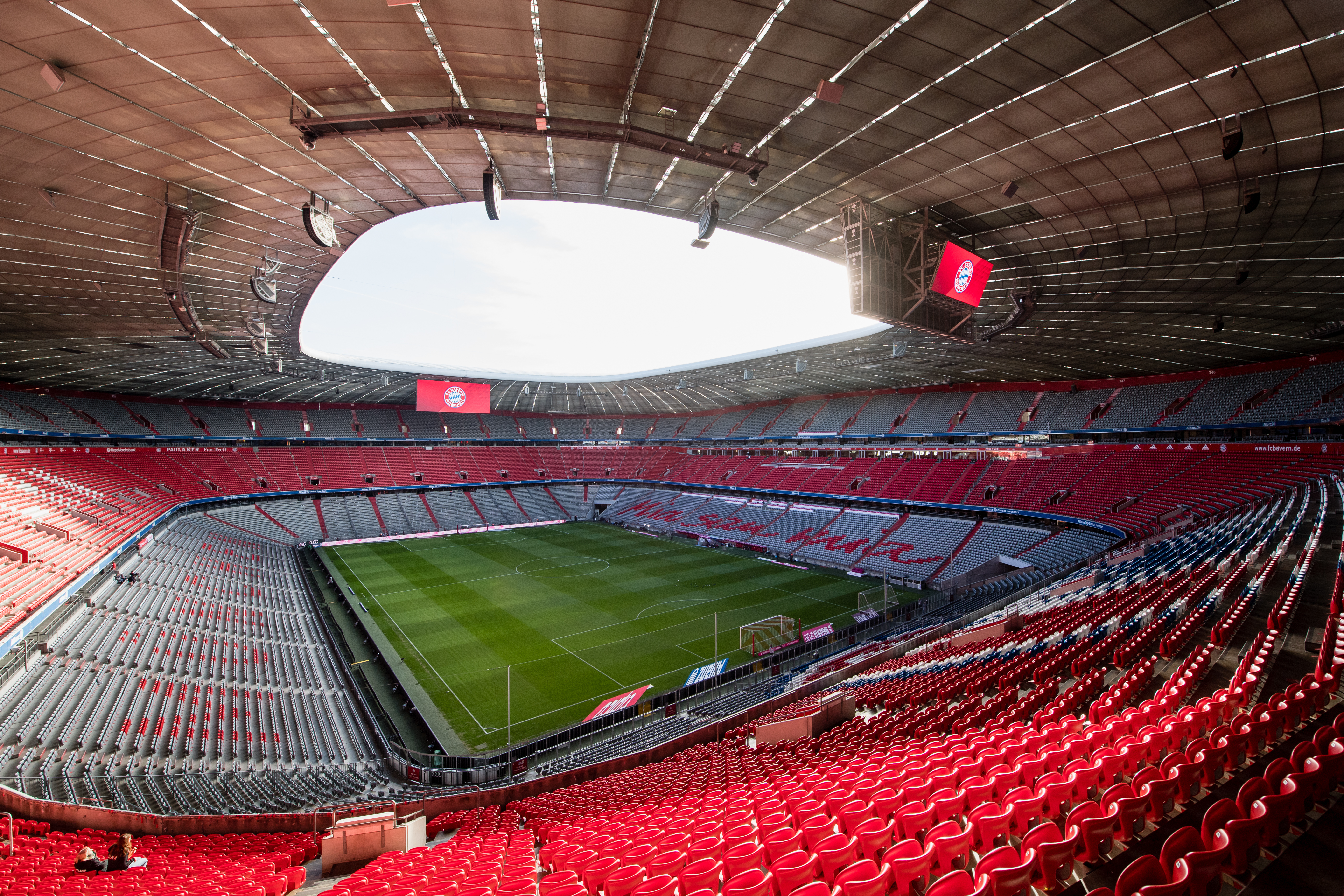 Die leere Allianz-Arena in München | picture alliance/dpa