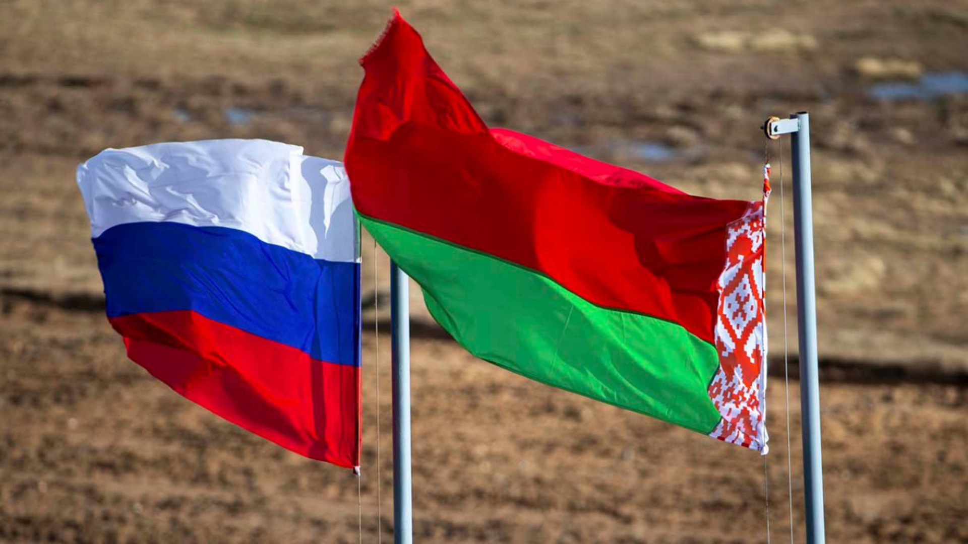 Die Flaggen Russlands und der Regierung von Belarus | EPA