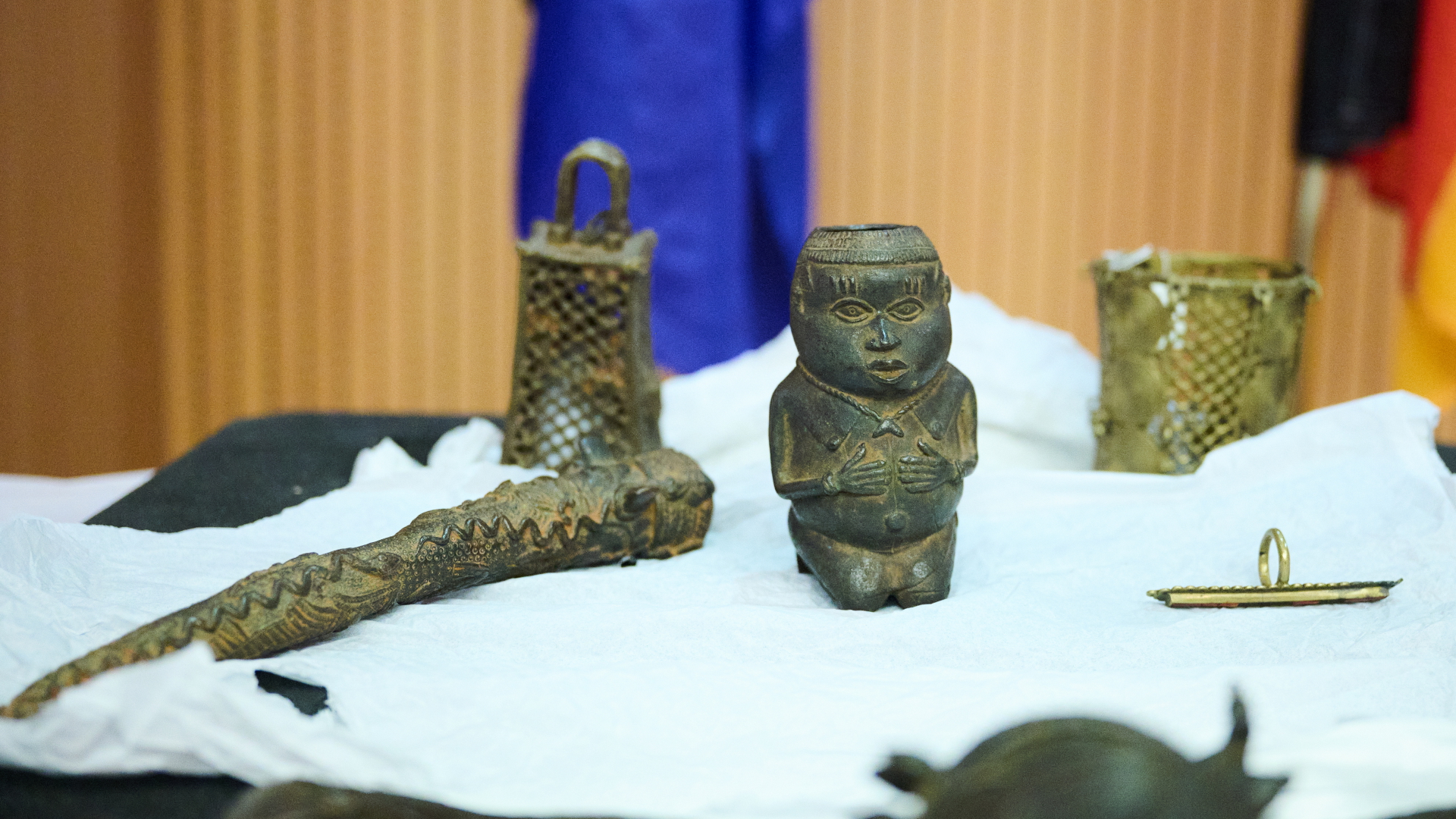 Nigeria, Abuja: Benin-Bronzen liegen im Außenministerium in Abuja | dpa