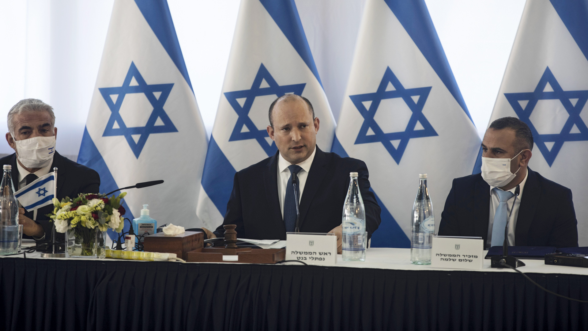 Naftali Bennett (M), Premierminister von Israel | dpa