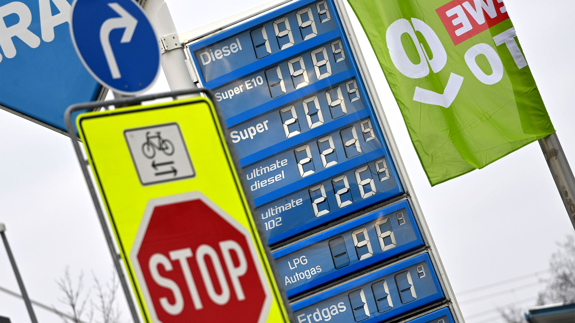 Benzinpreise auf Rekordniveau | picture alliance / SVEN SIMON