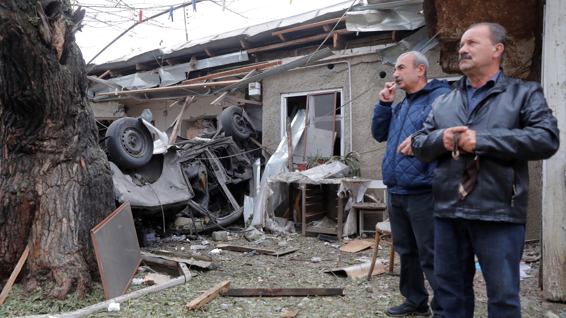 Zerstörtes Haus in Stepanakert in Bergkarabach | Bildquelle: REUTERS